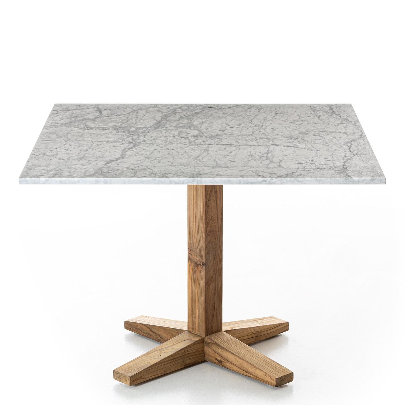 Tisch quadratisch niedrig Barletta mit Struktur in massivem Teakholz
Holz und mit einer Platte aus poliertem weißem Carrare-Marmor.