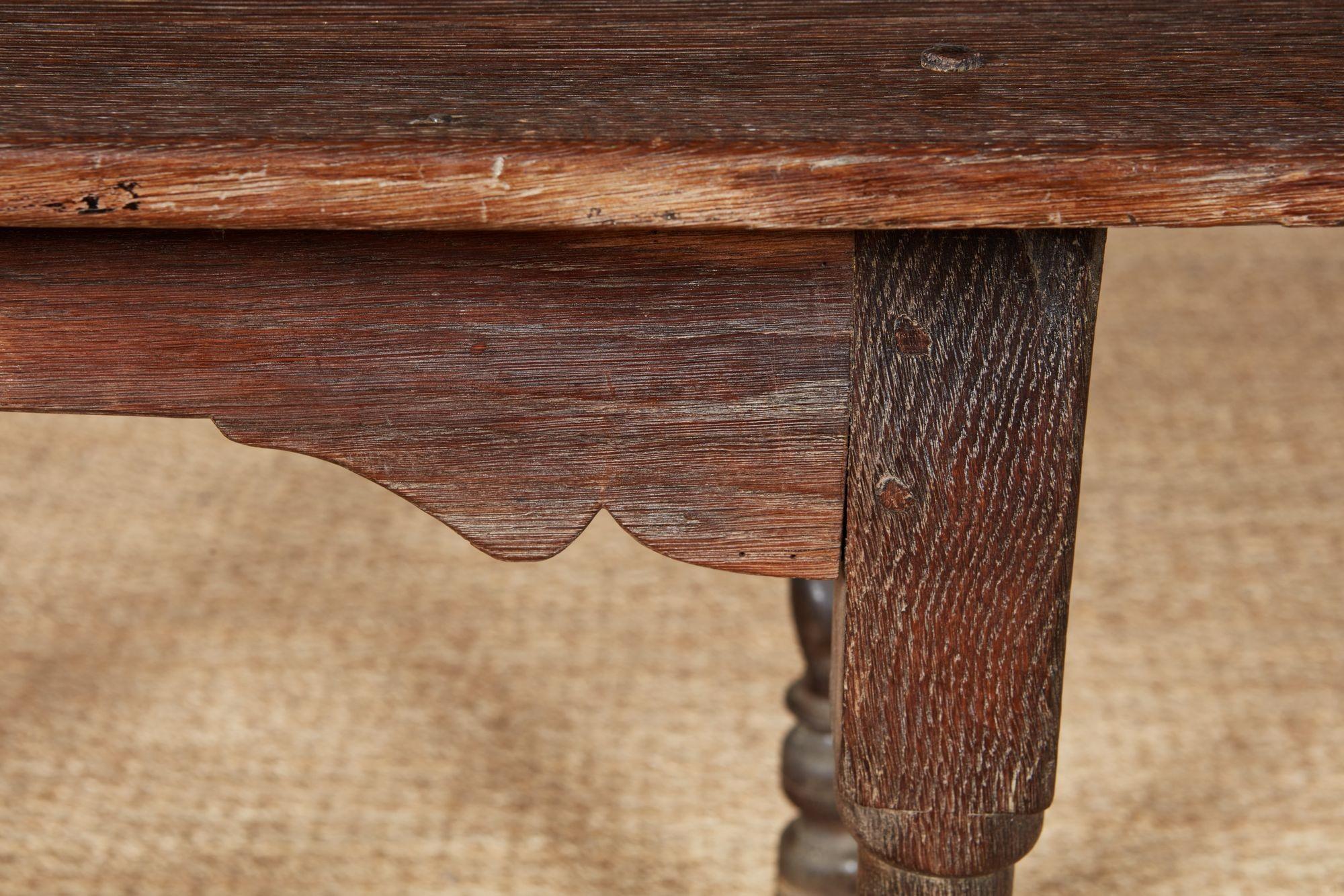 Table centrale en chêne Silver Aley Twist en vente 4