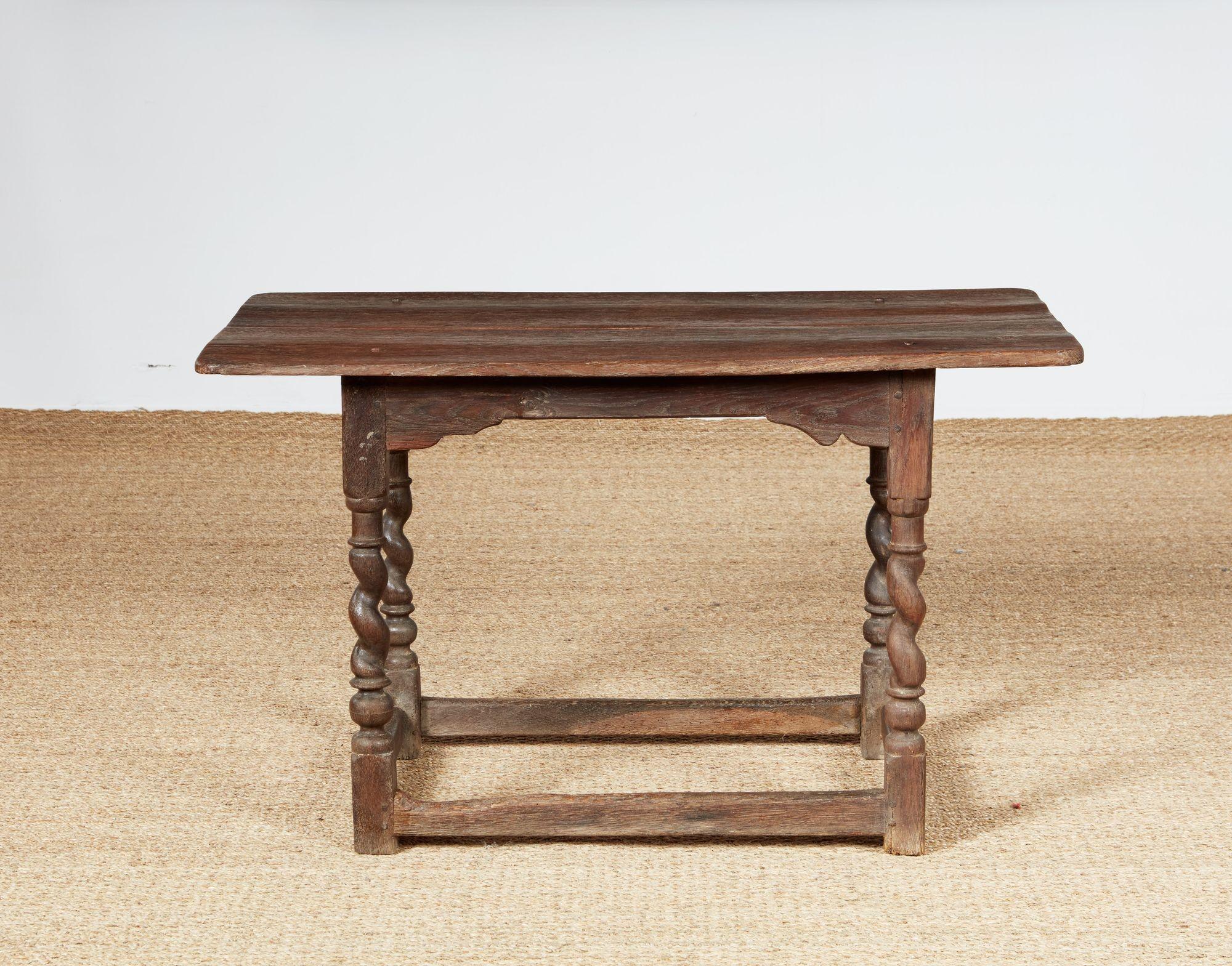 17ème siècle Table centrale en chêne Silver Aley Twist en vente