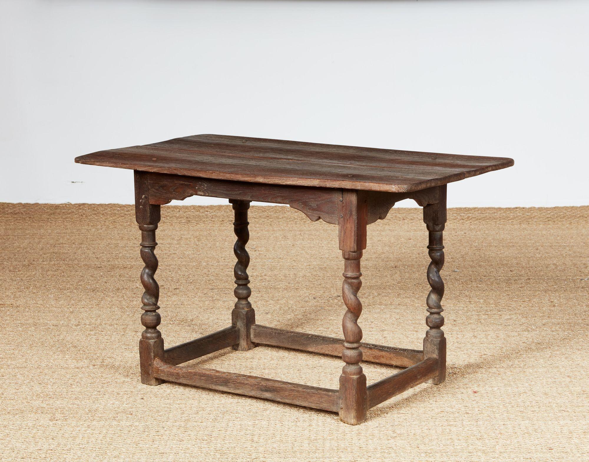 Chêne Table centrale en chêne Silver Aley Twist en vente