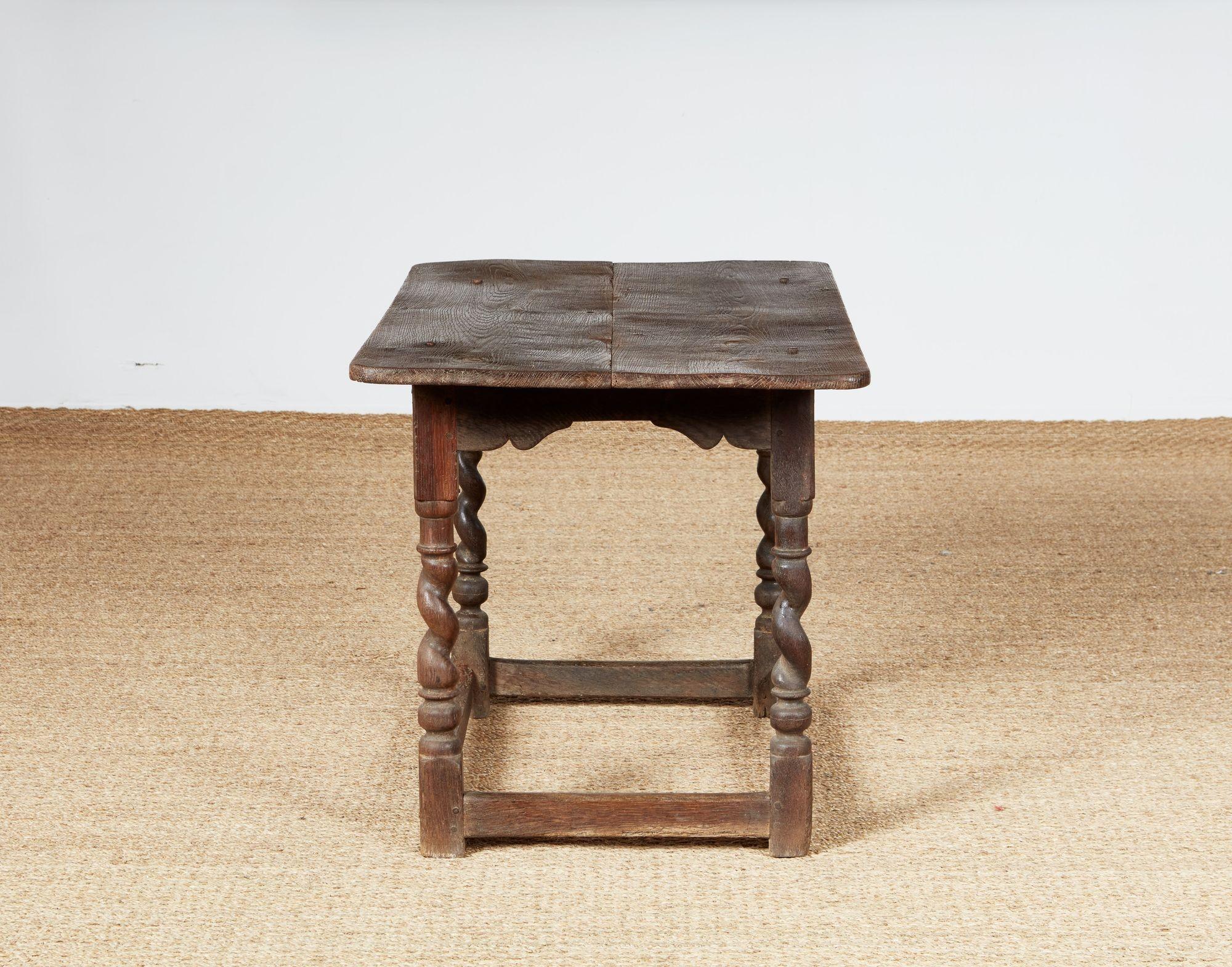 Table centrale en chêne Silver Aley Twist en vente 1