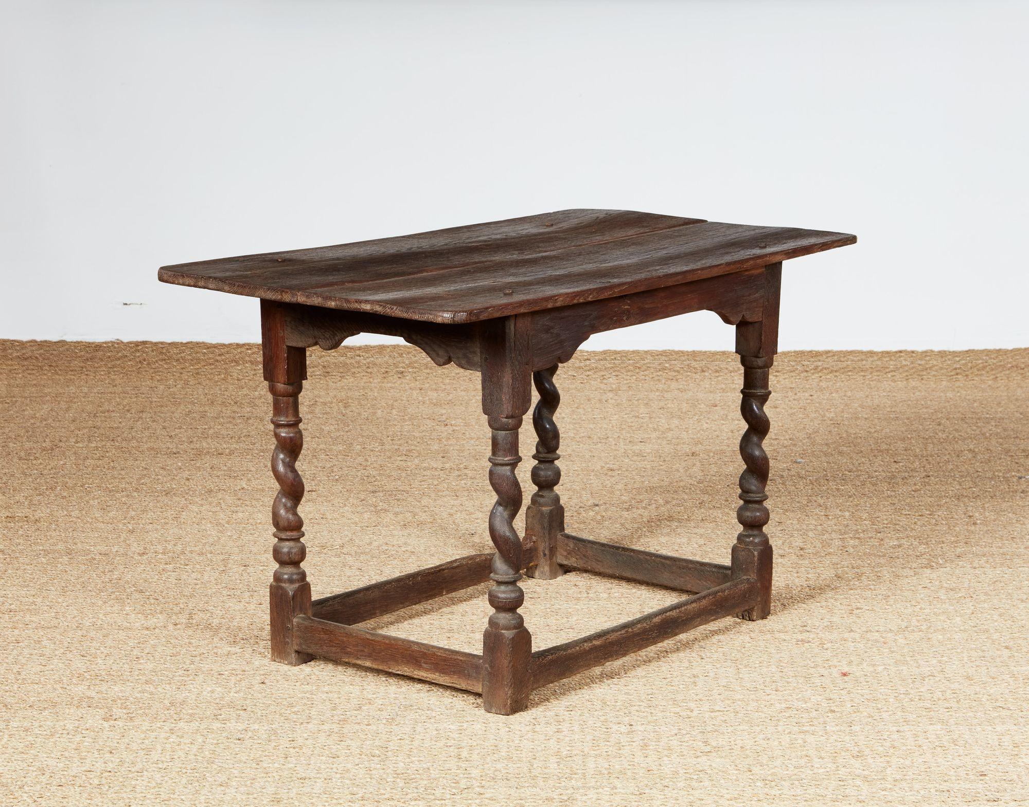 Table centrale en chêne Silver Aley Twist en vente 2