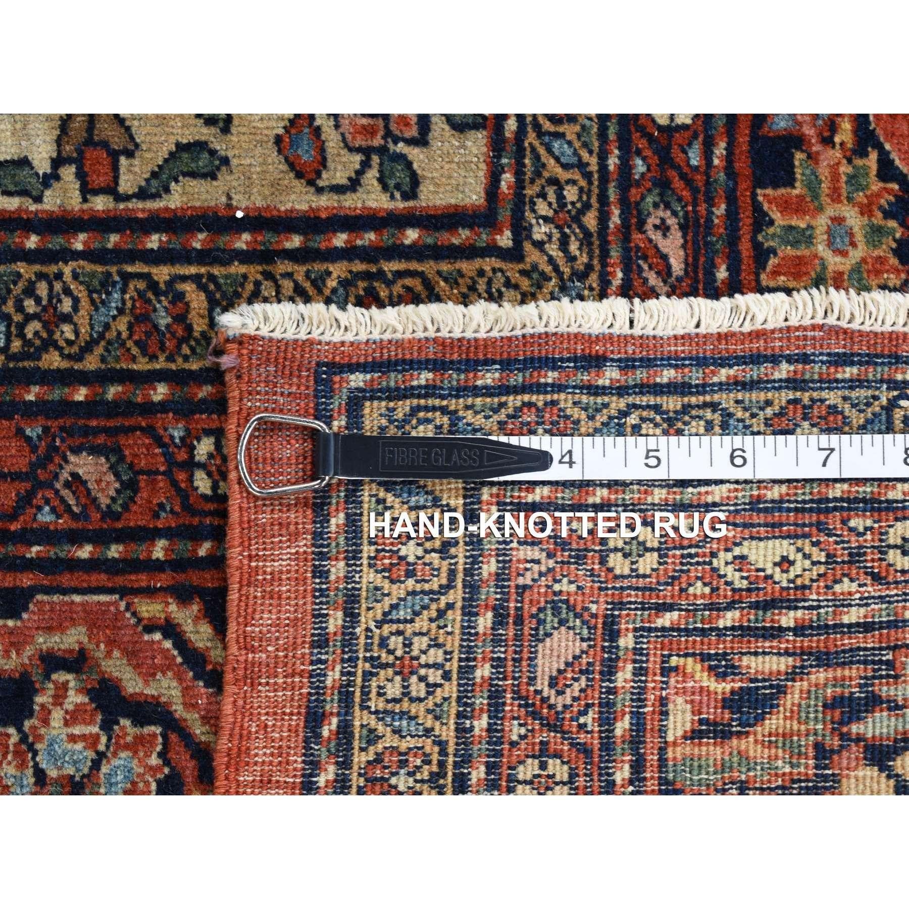 Roter antiker persischer Feraghan Sarouk-Teppich aus handgeknüpfter Wolle im Angebot 5