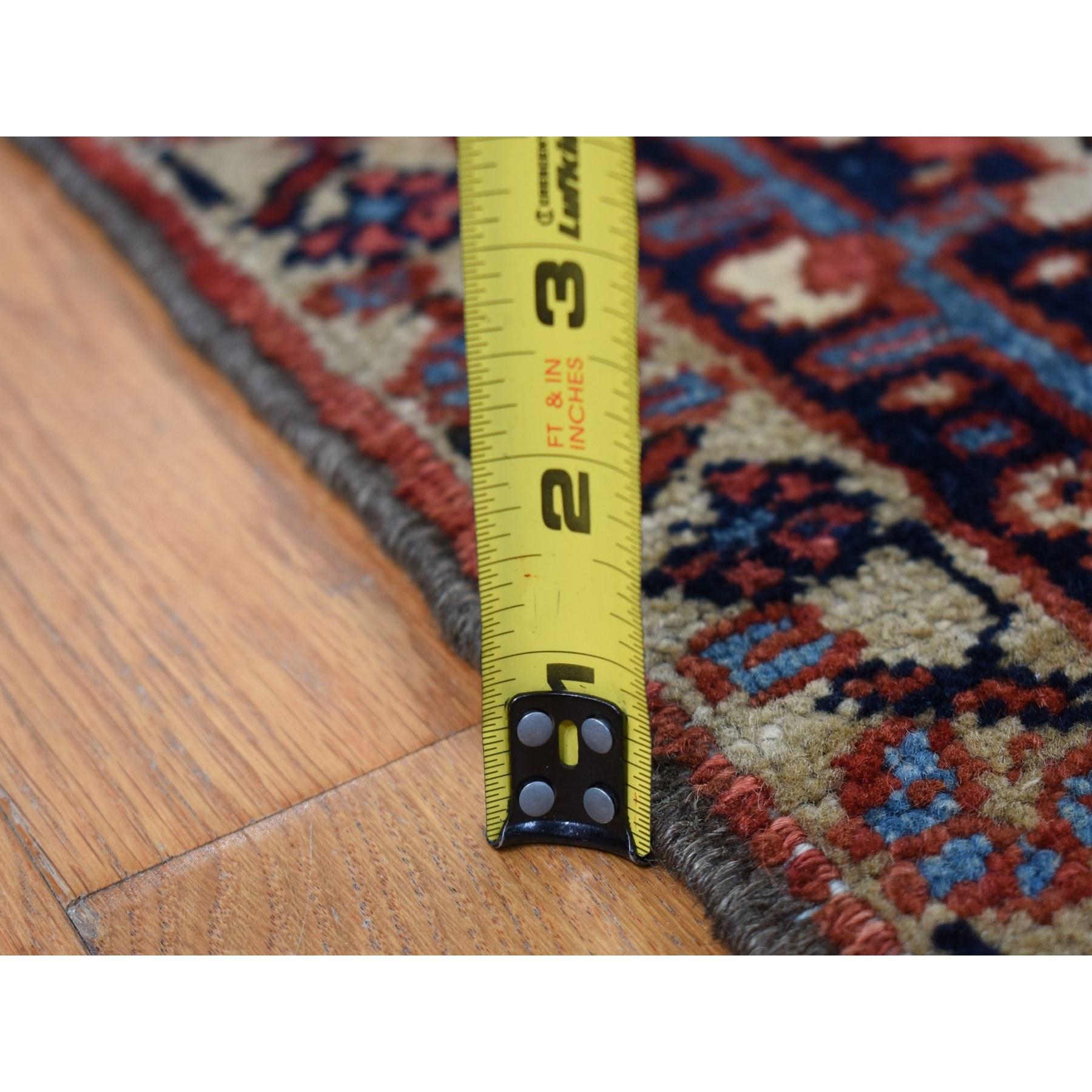 Roter antiker persischer Heriz-Teppich aus reiner Wolle, handgeknüpft im Angebot 4