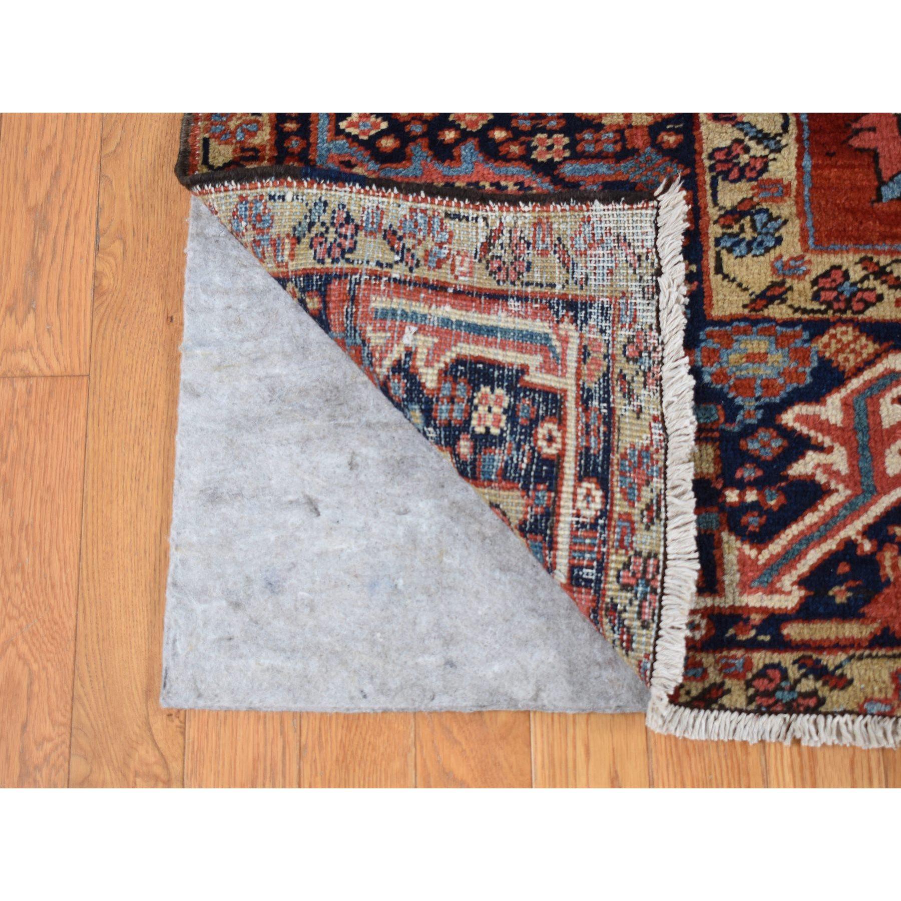 Roter antiker persischer Heriz-Teppich aus reiner Wolle, handgeknüpft (Handgeknüpft) im Angebot
