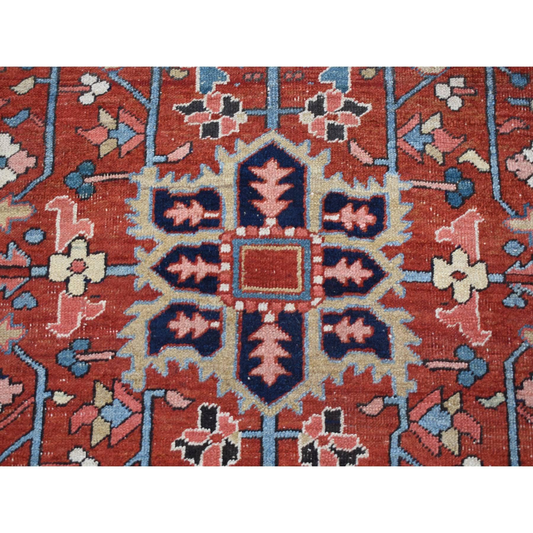 Roter antiker persischer Heriz-Teppich aus reiner Wolle, handgeknüpft im Angebot 2