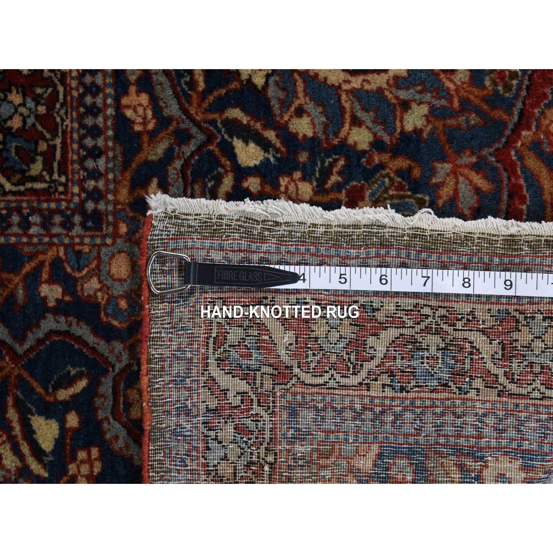 Tappeto rosso fienile antico persiano Kashan Debir annodato a mano in pura lana pulito e di grandi dimensioni in vendita 3