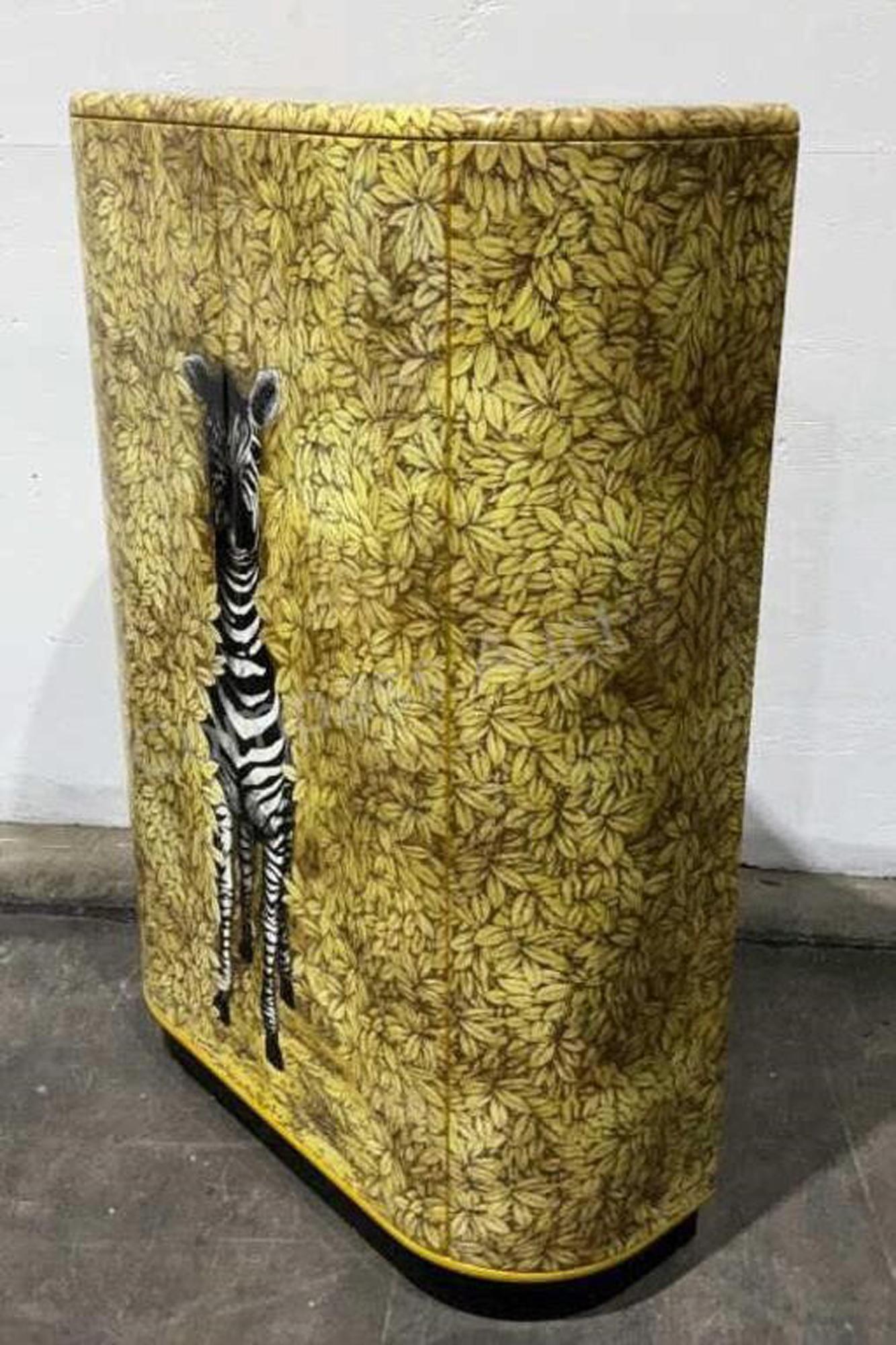 Barnabas Fornasetti  Mobile curvo 'Zebra' Uno di quindici, Data: 2003 in vendita 3