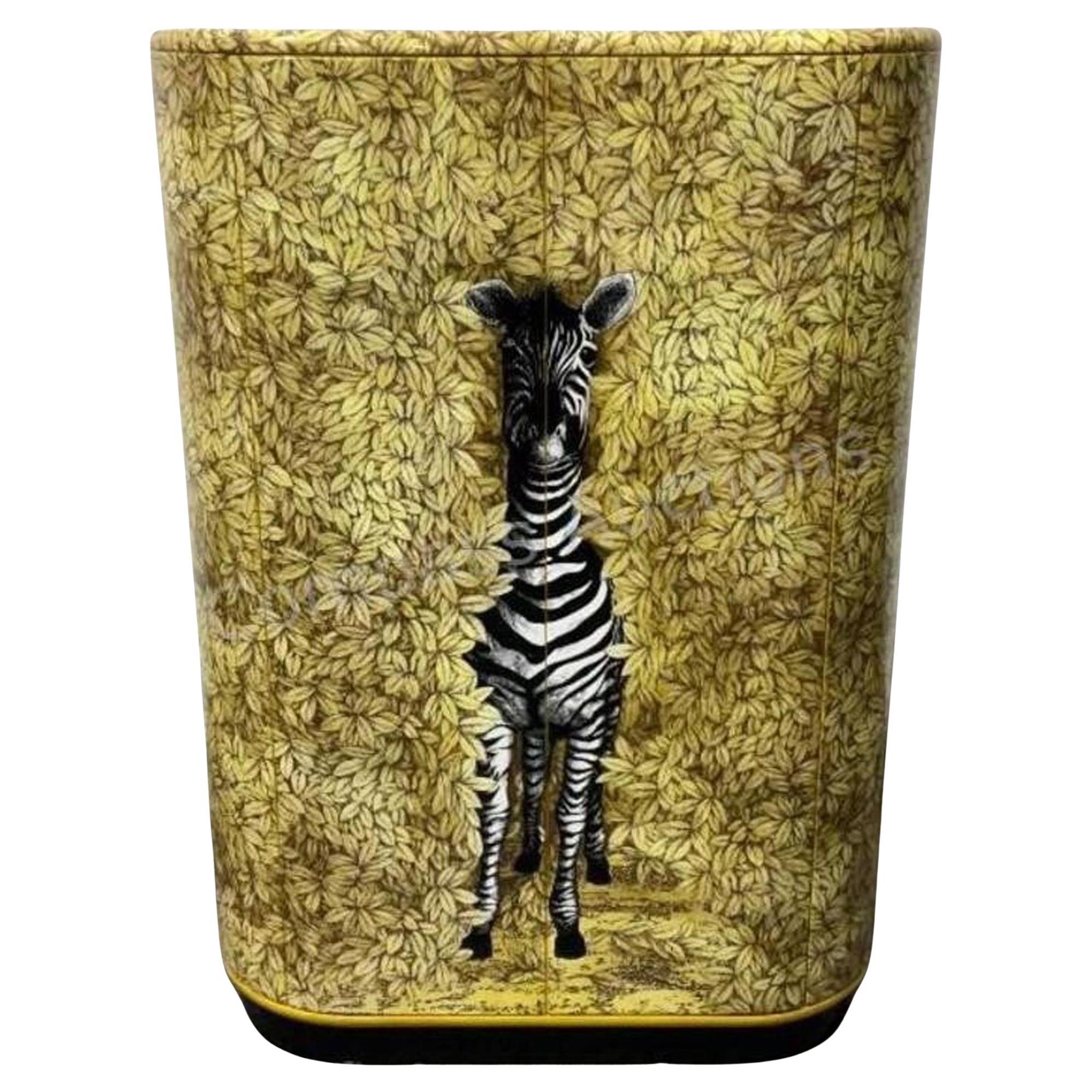 Barnabasetti  Cabinet courbé "Zebra" Un de quinze, Date : 2003 en vente