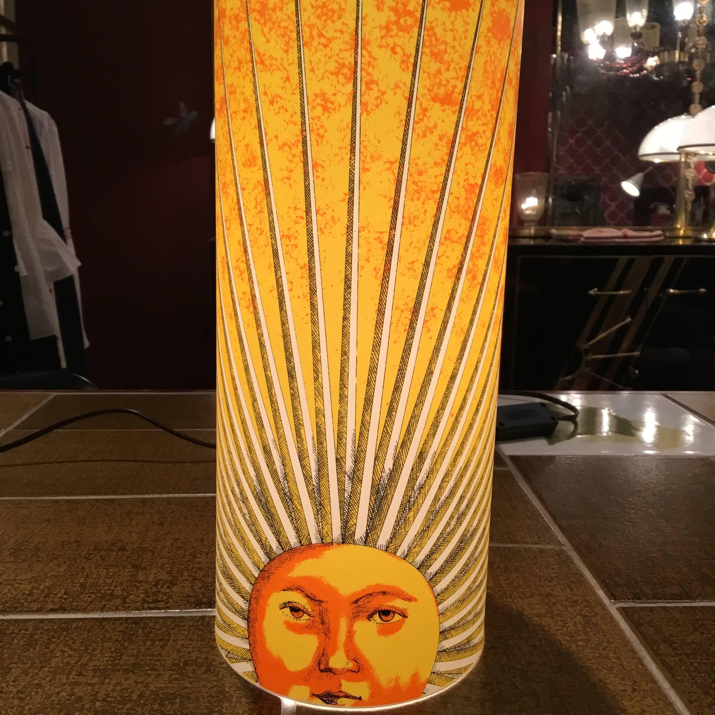 Barnaba Fornasetti, son of Piero Fornasetti design these beautifull tamble lamp for Antonangeli.
Produce in the 1990 in Italy this is the model 