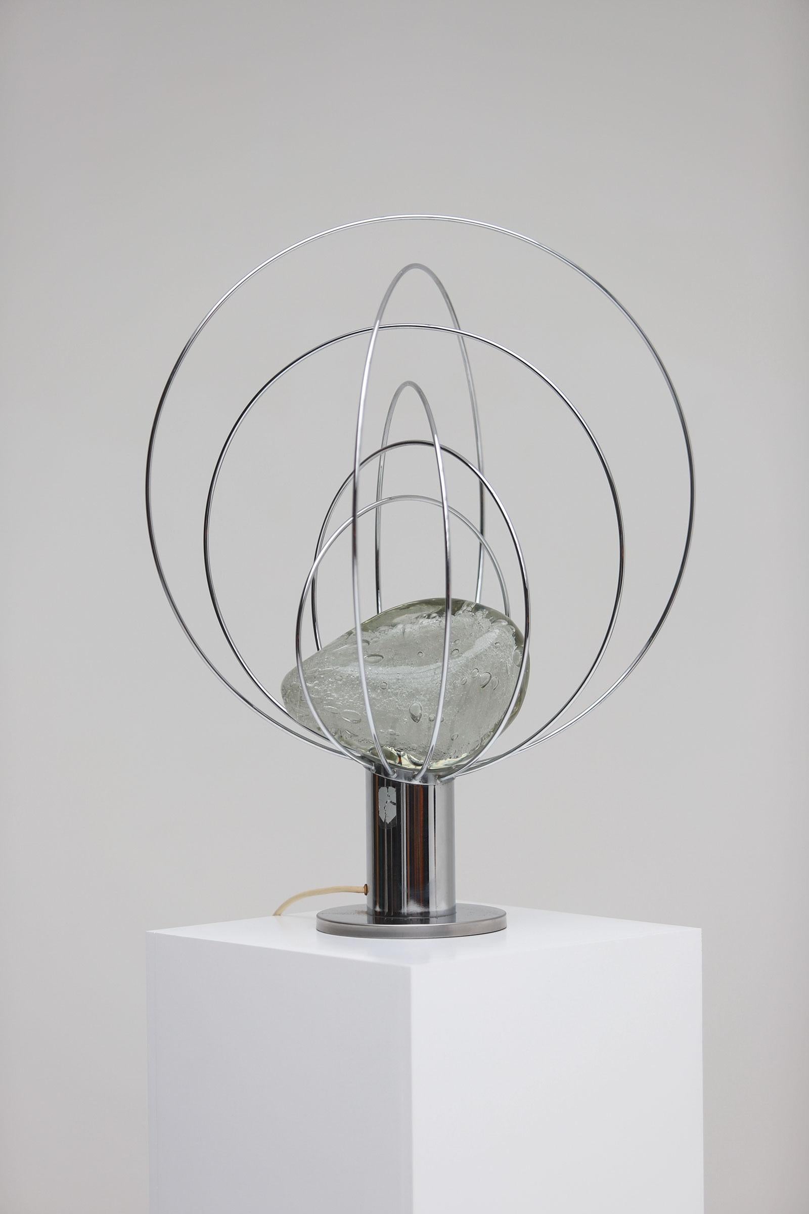 Barnaba-Tischlampe von Angelo Brotto für Esperia mit verchromtem Metallgestell (Ende des 20. Jahrhunderts) im Angebot