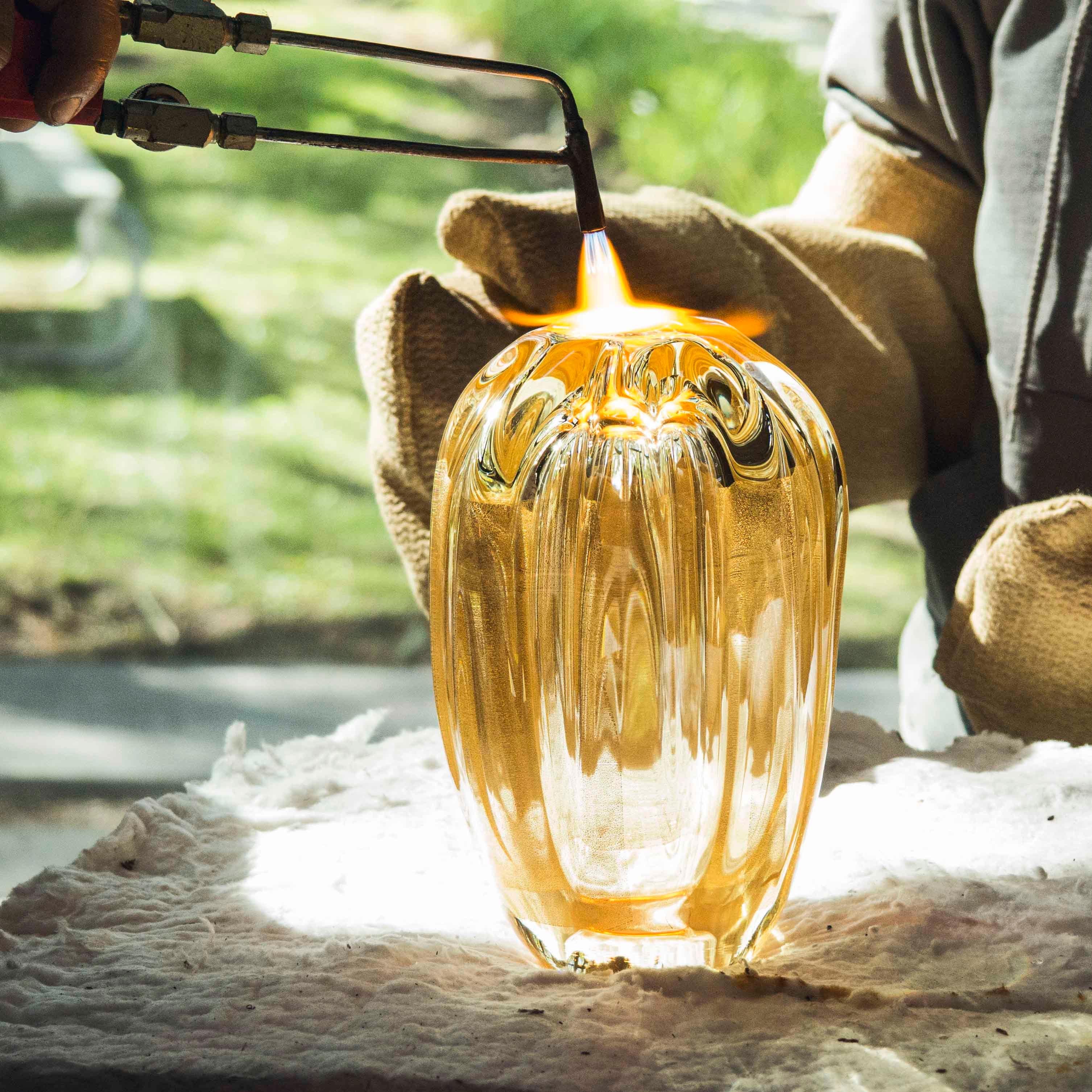XXI secolo e contemporaneo Barnacle Large Barrel Clear Pendant Ligh, vetro spesso soffiato a mano - Hand Made in vendita