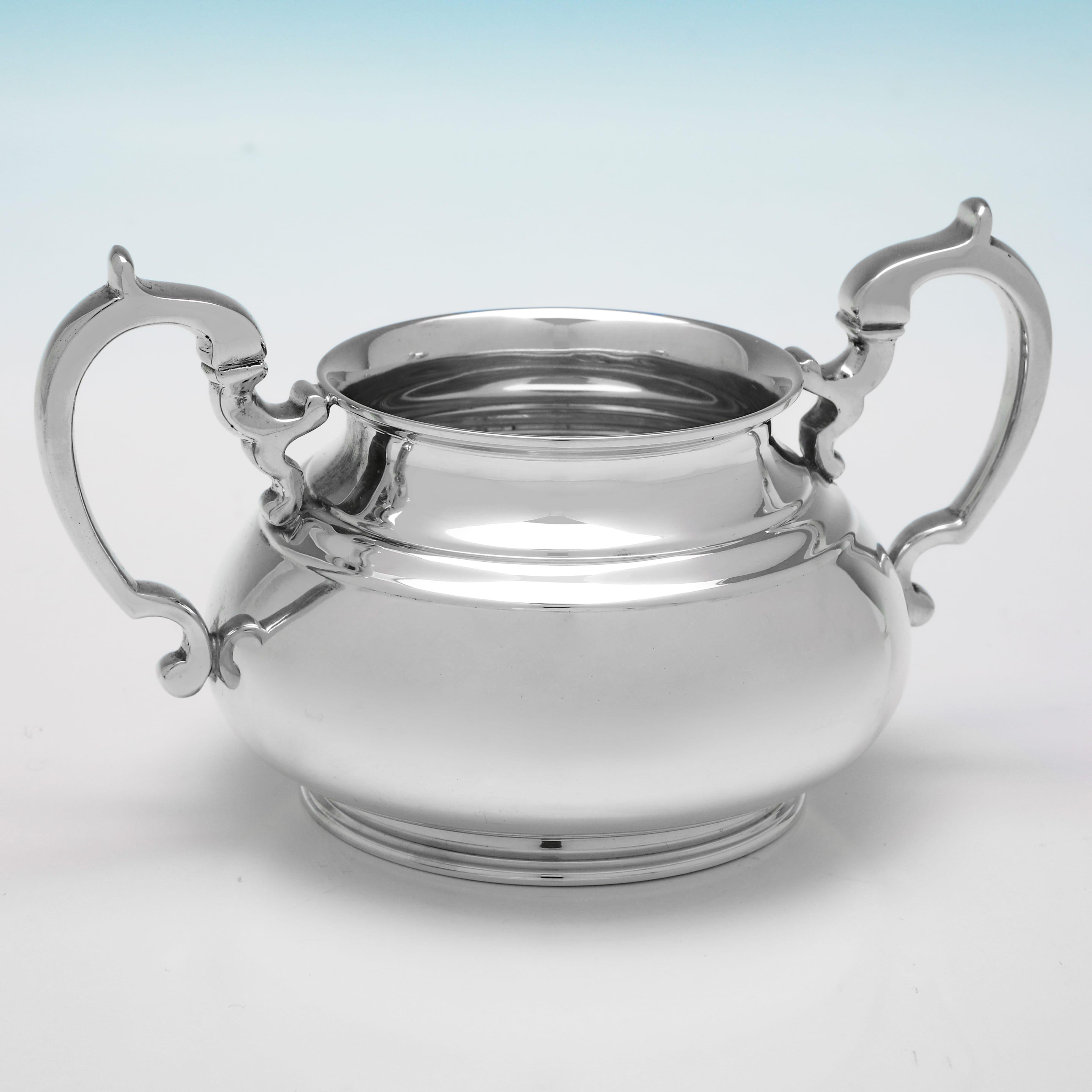 Barnards mid century sterling silver tea set made in London in 1960 For Sale 1