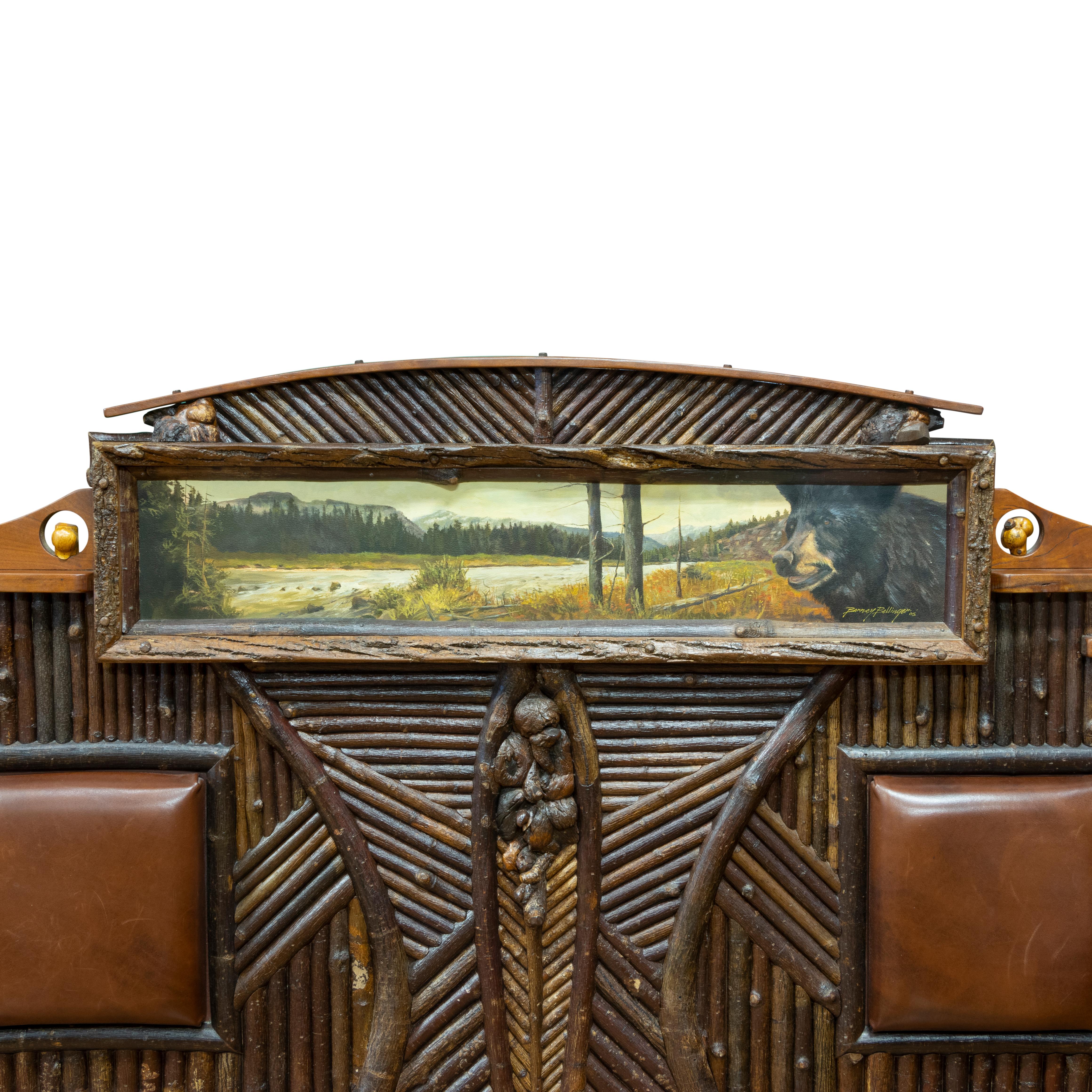 Barney Bellinger Kingsize-Bett in der rustikalen Adirondack-Form mit einem Original-Ölgemälde im Kopfteil, das einen Bären am Ufer des Shoshone River in Wyoming zeigt. Es handelt sich um ein Einzelstück mit einem eingebauten Nachttisch mit einem