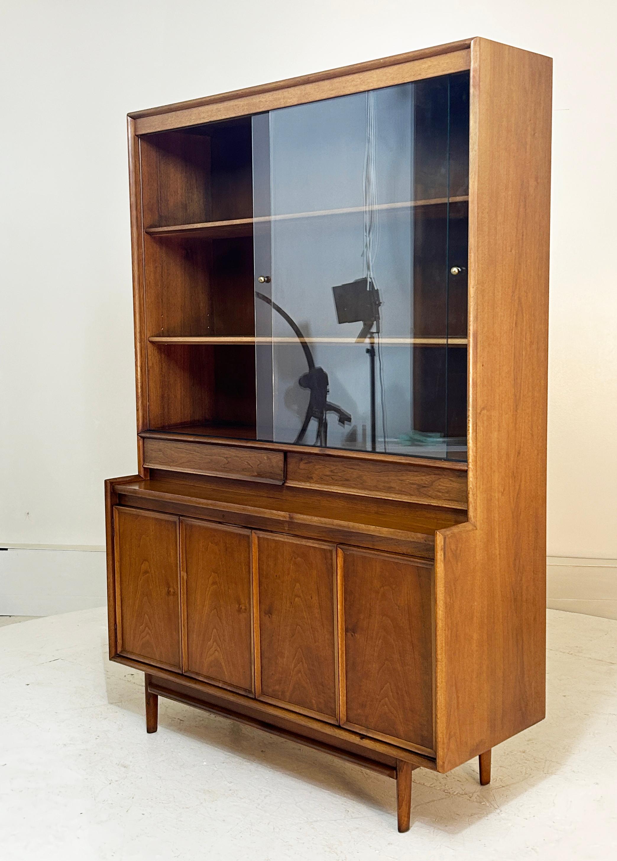 Barney Flagg for Drexel 1962 Parallel Hutch For Sale 3