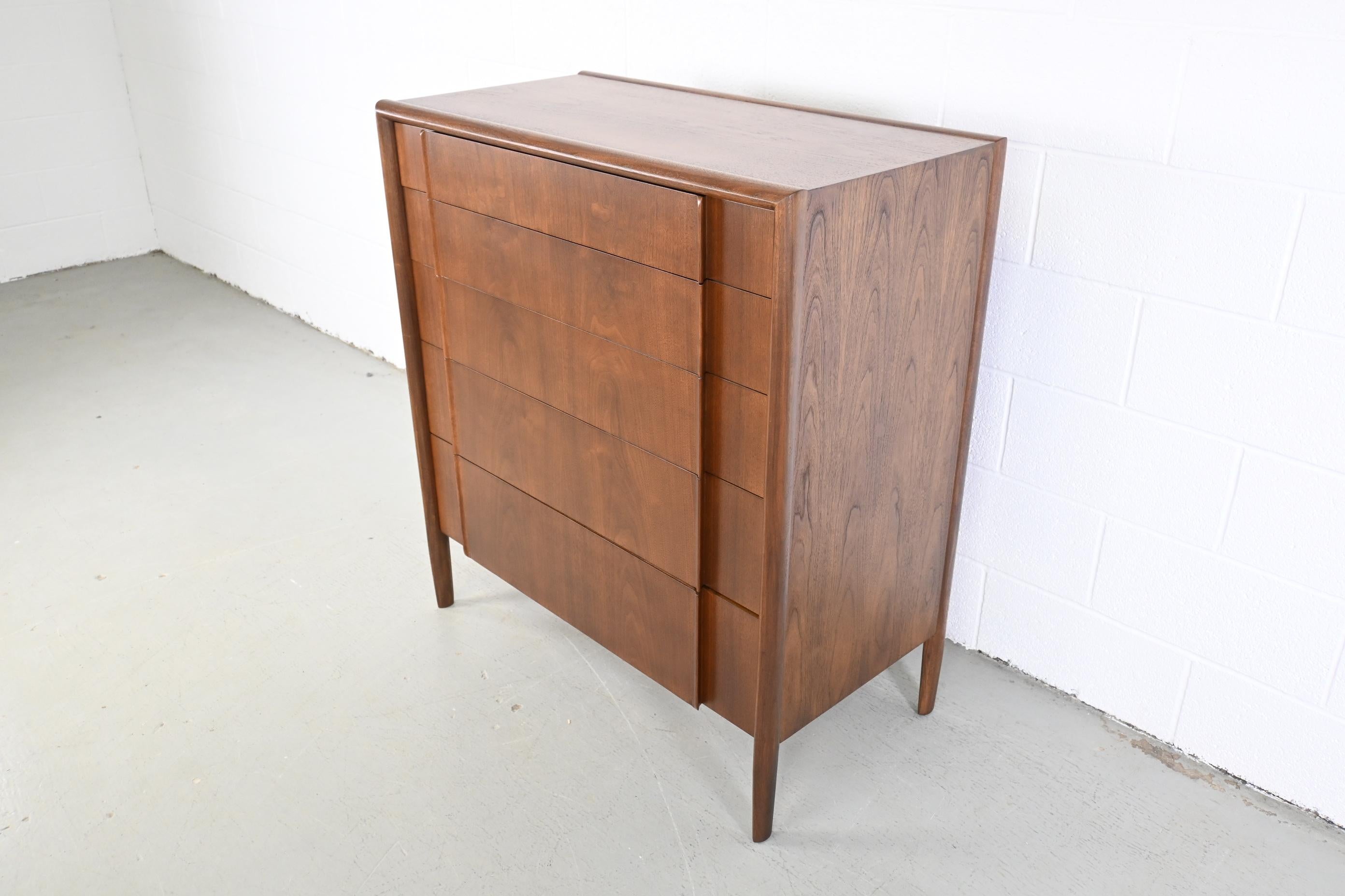 Barney Flagg for Drexel Furniture Parallel Walnut Mid Century Highboy Dresser In Excellent Condition In Morgan, UT