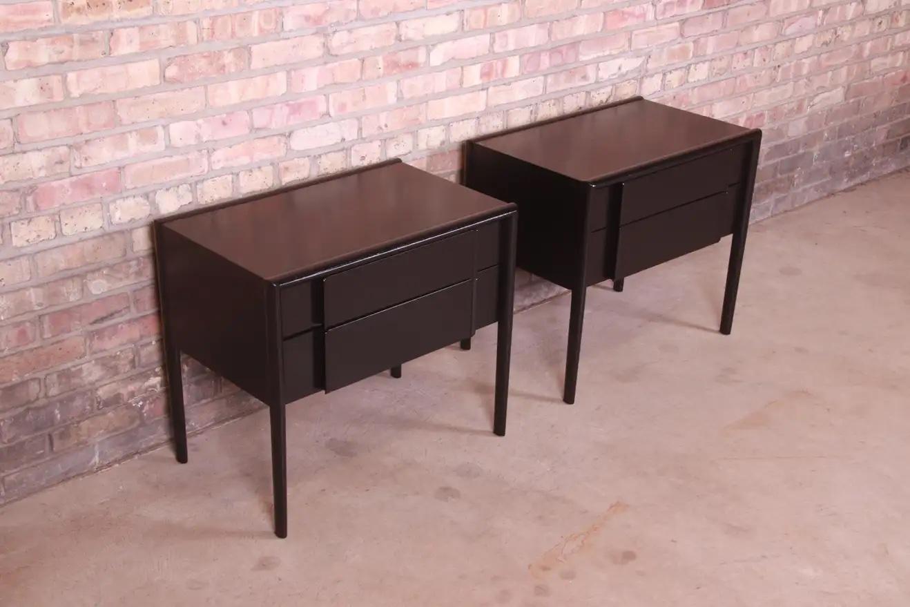 Barney Flagg for Drexel Parallel Black Lacquered Nightstands, Newly Refinished In Good Condition In South Bend, IN