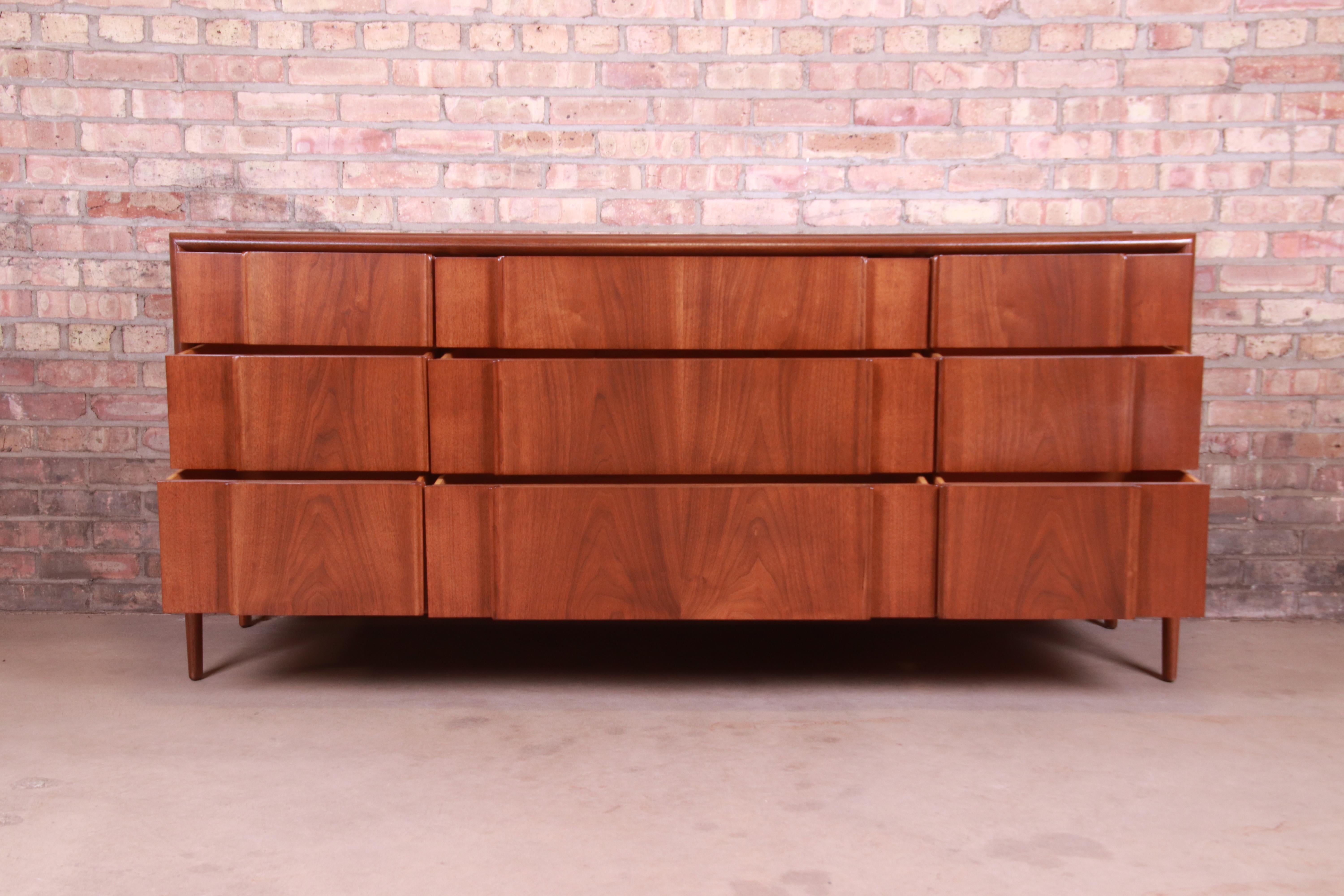 Mid-20th Century Barney Flagg for Drexel Parallel Mid-Century Modern Walnut Dresser, Refinished