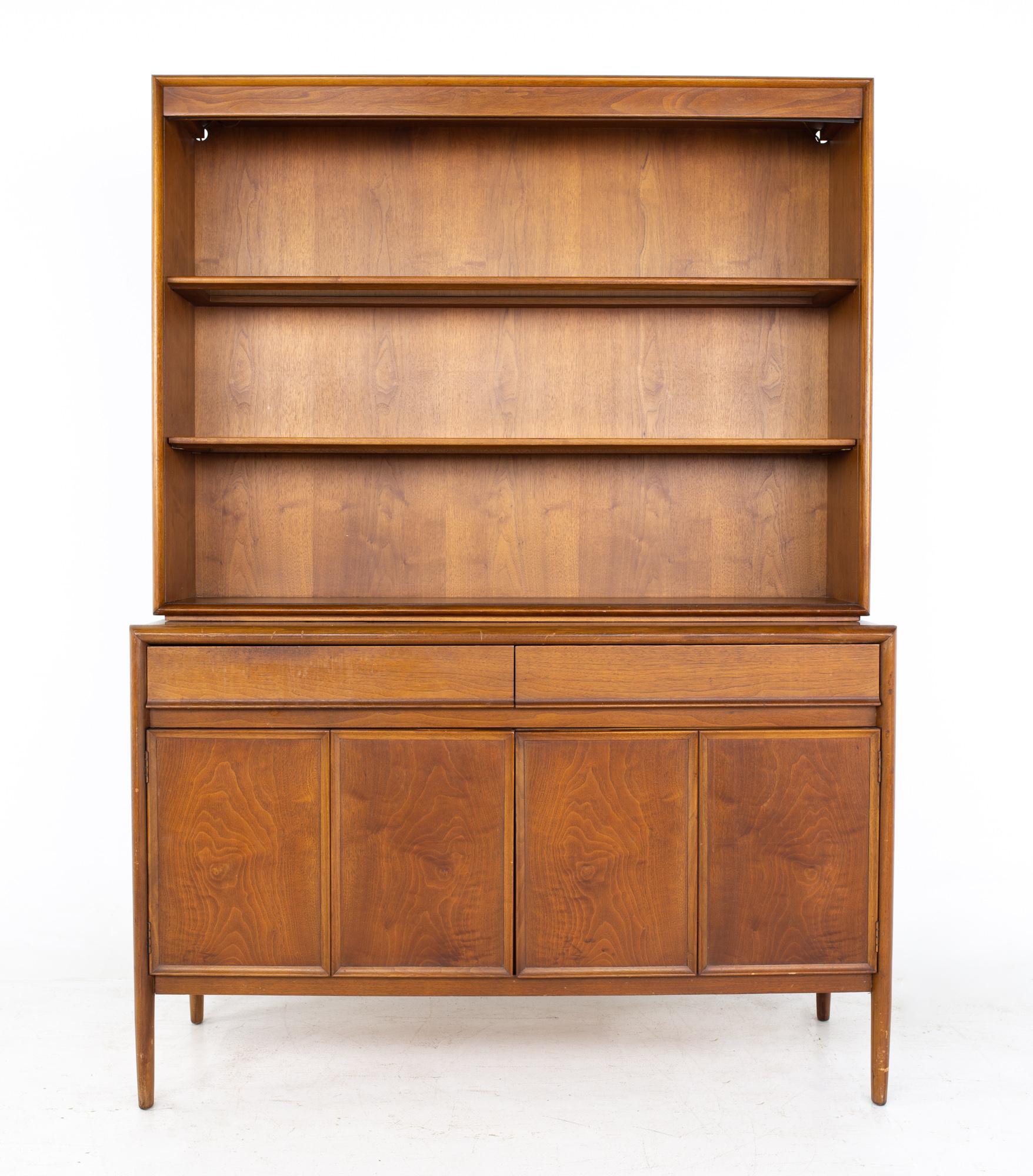 Late 20th Century Barney Flagg for Drexel Parallel Mid Century Walnut Sideboard Credenza Buffet an