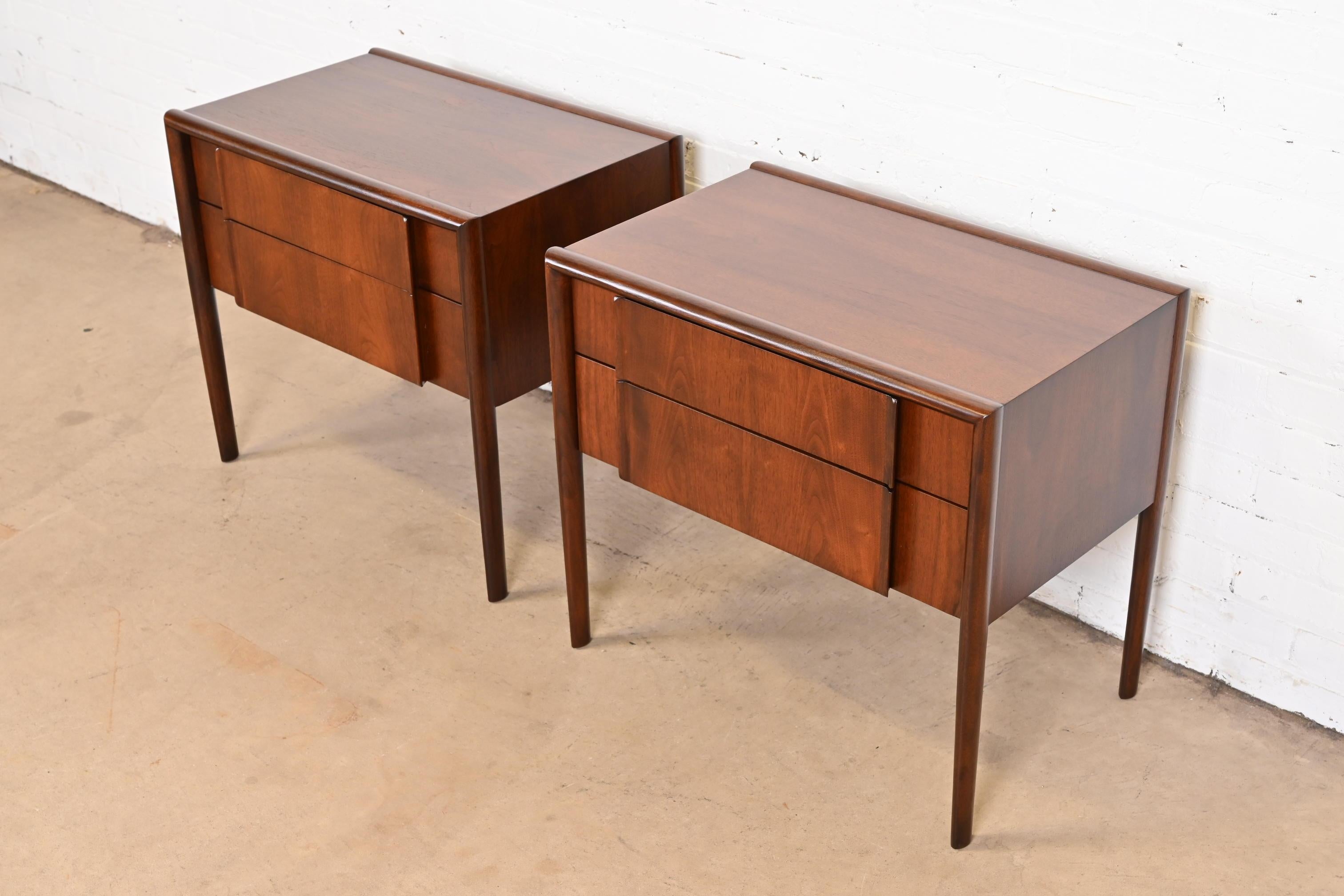 Barney Flagg for Drexel Parallel Sculpted Walnut Nightstands, Newly Refinished In Good Condition In South Bend, IN