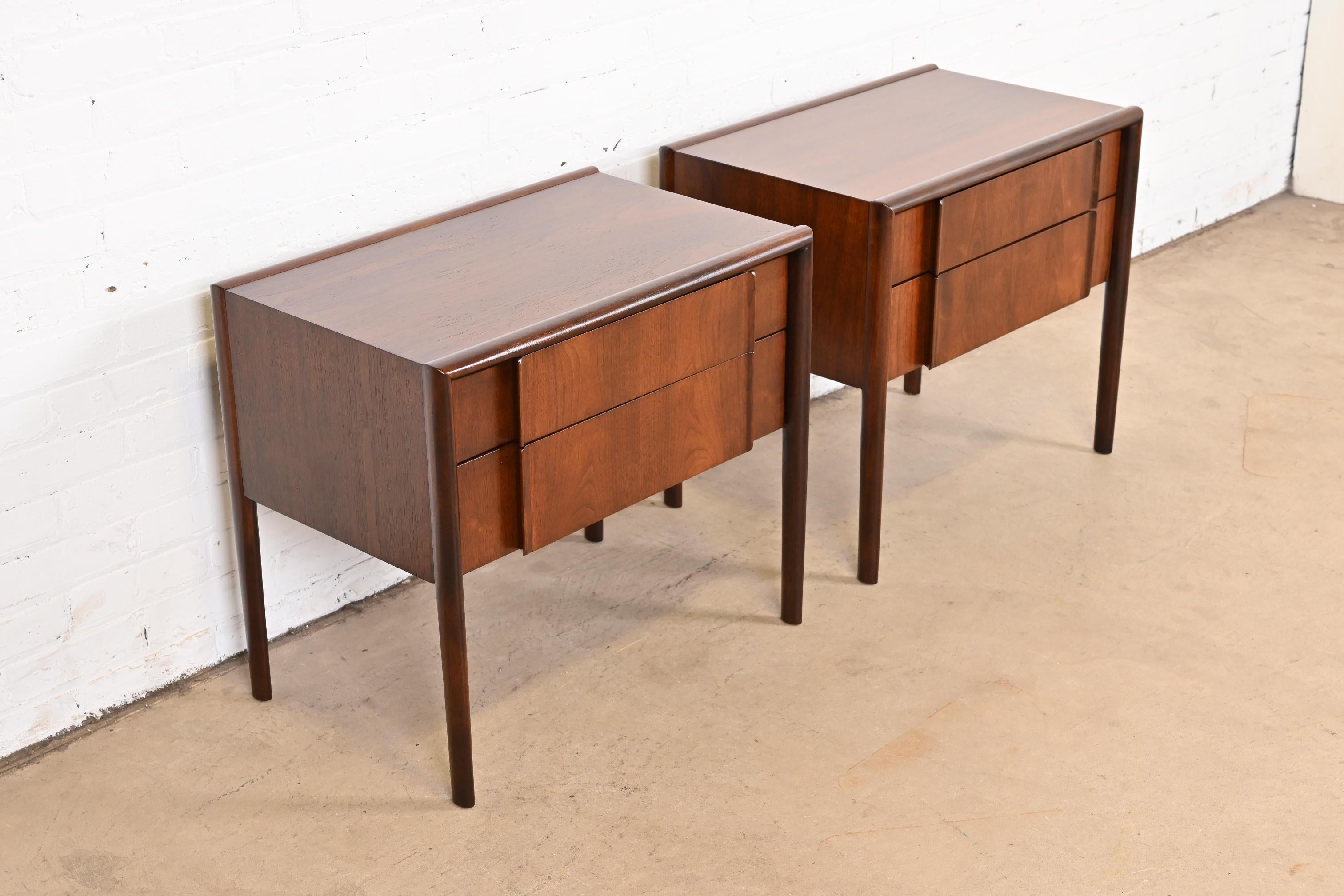 Mid-20th Century Barney Flagg for Drexel Parallel Sculpted Walnut Nightstands, Newly Refinished