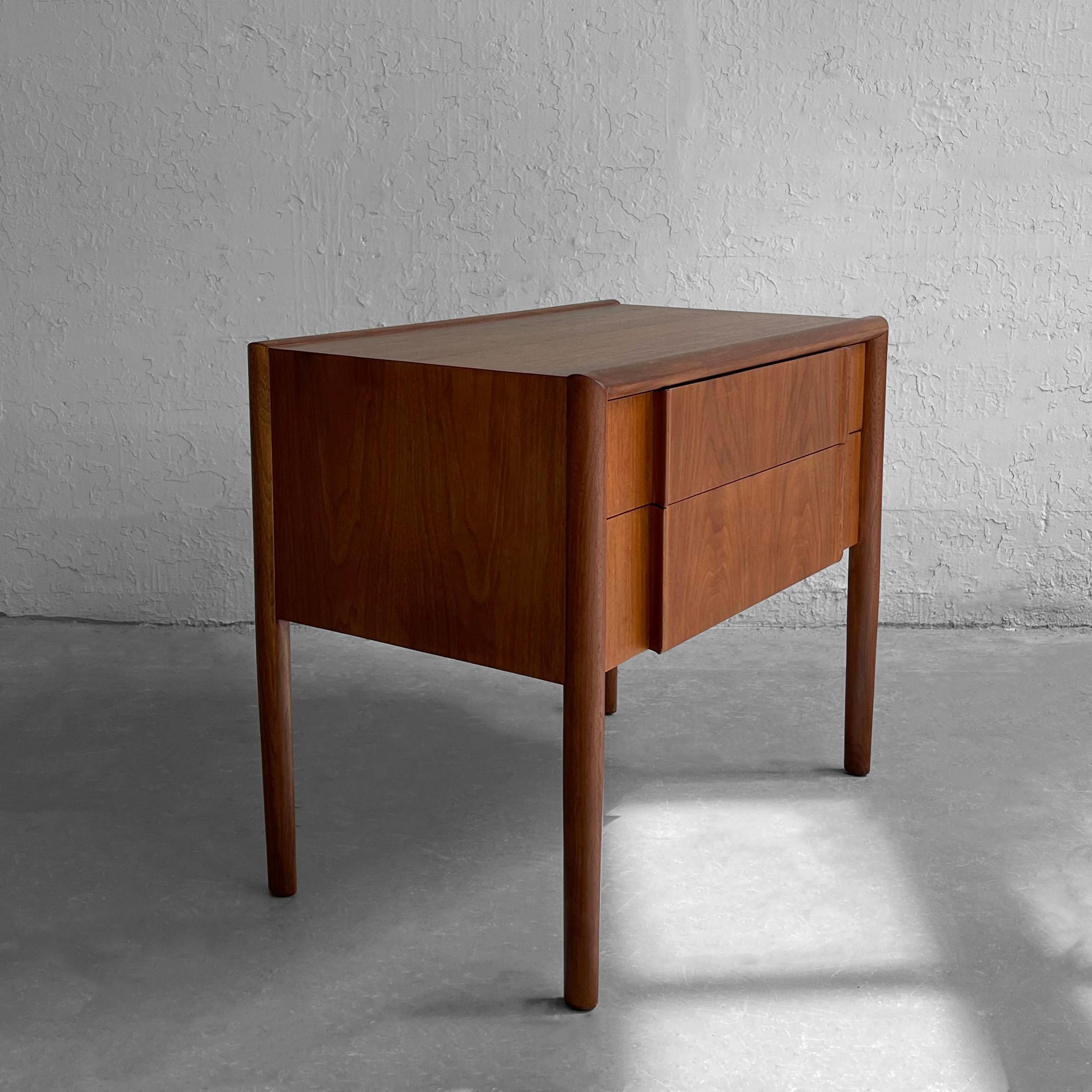 Mid-Century Modern Barney Flagg For Drexel Parallel Walnut End Table Nightstand