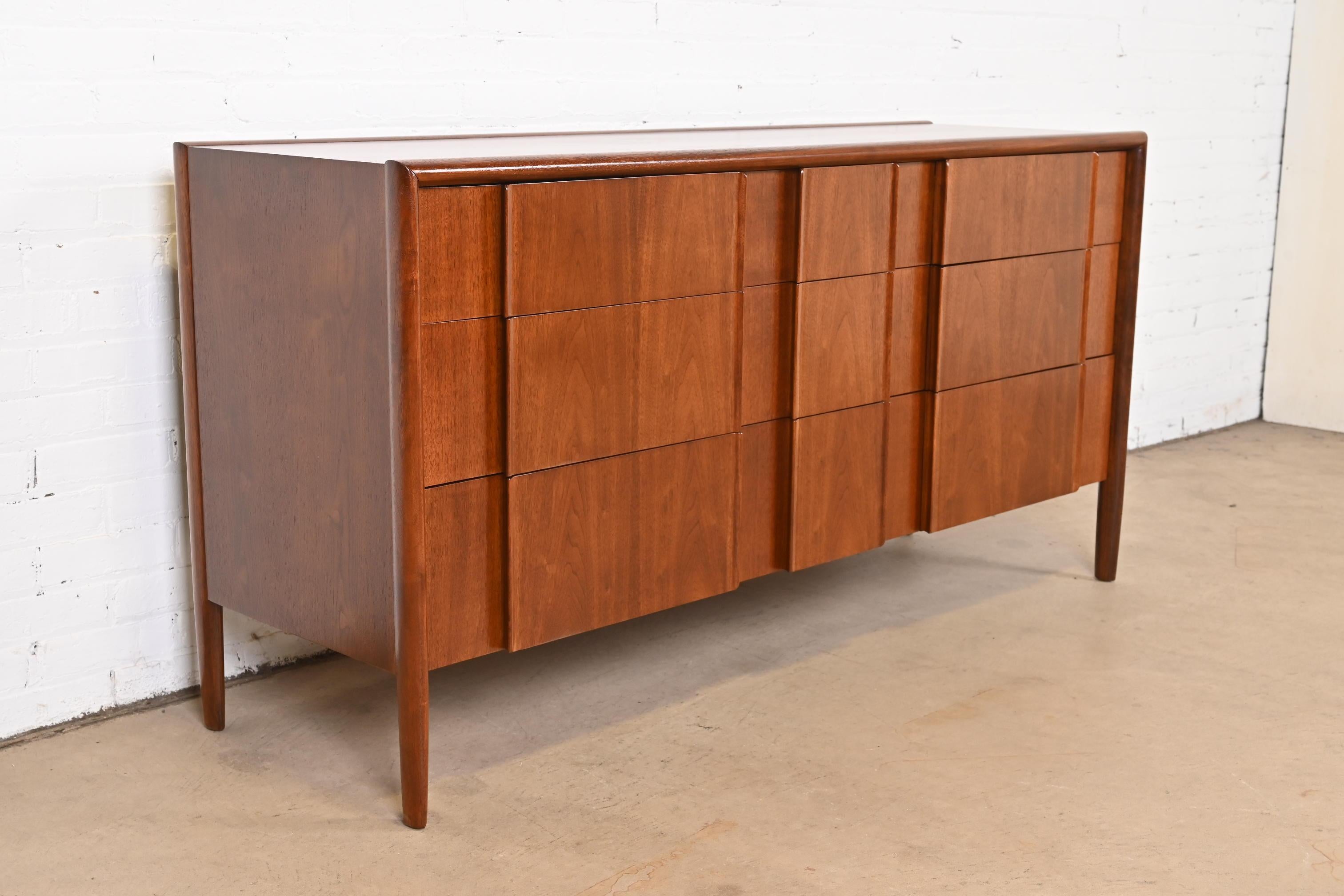 Mid-Century Modern Barney Flagg for Drexel Sculpted Walnut Triple Dresser, Newly Refinished For Sale