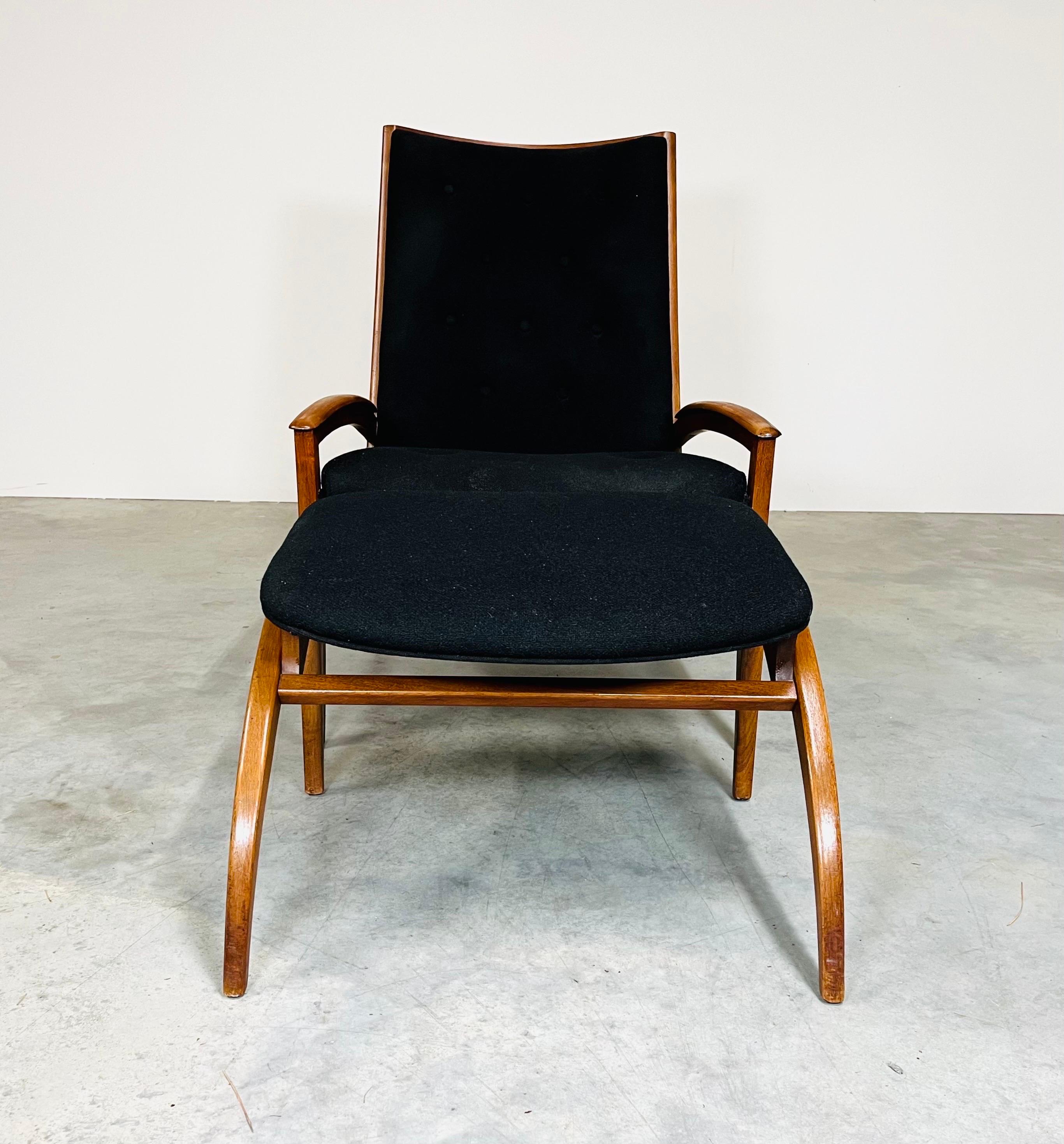Barney Flagg for Drexel Sculptural Walnut “Parallel” Lounge Chair & Ottoman In Good Condition In Southampton, NJ