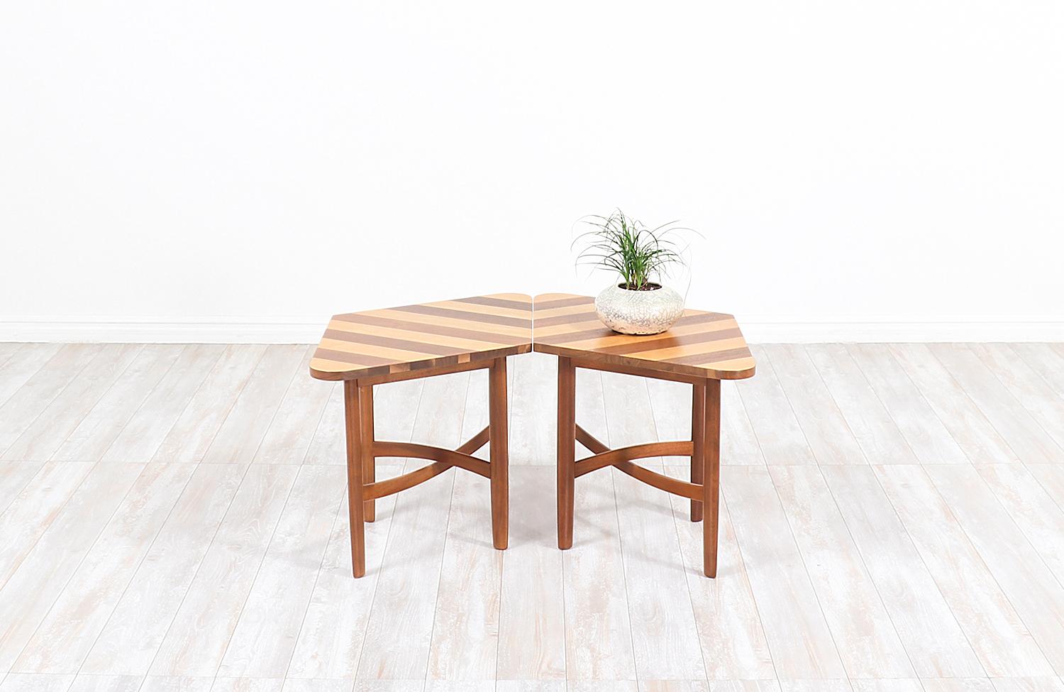 Milieu du XXe siècle Restauré par des experts - Barney Flagg, tables d'appoint Parallel à plusieurs bois pour Drexel en vente