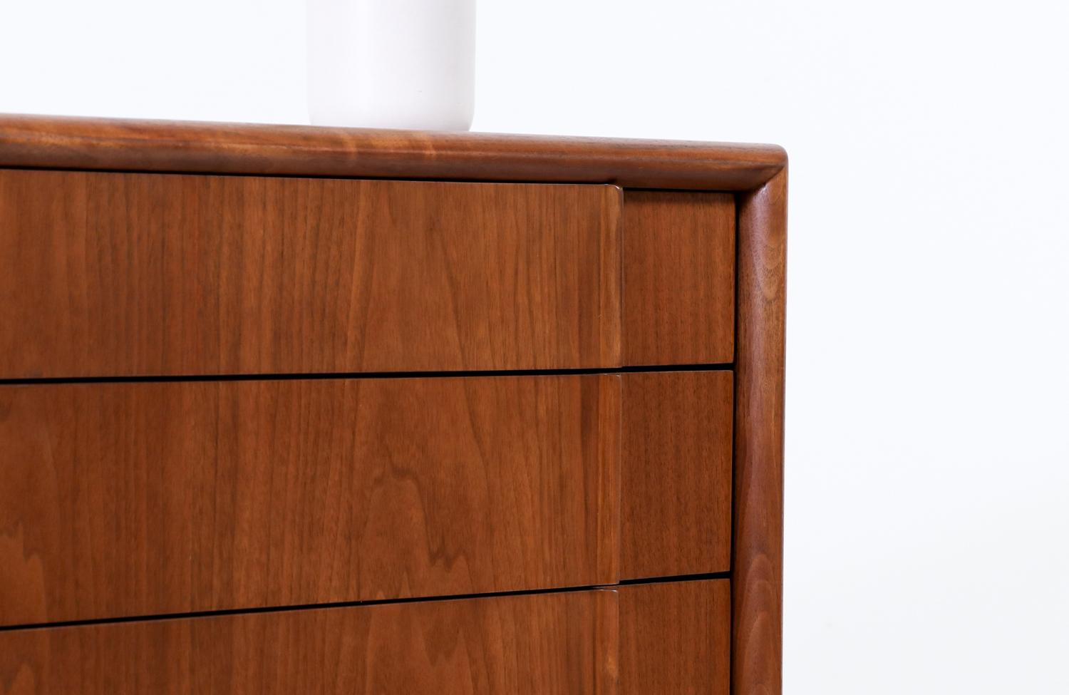 Expertly Restored - Barney Flagg Walnut Chest of Drawer Dresser for Drexel In Excellent Condition In Los Angeles, CA
