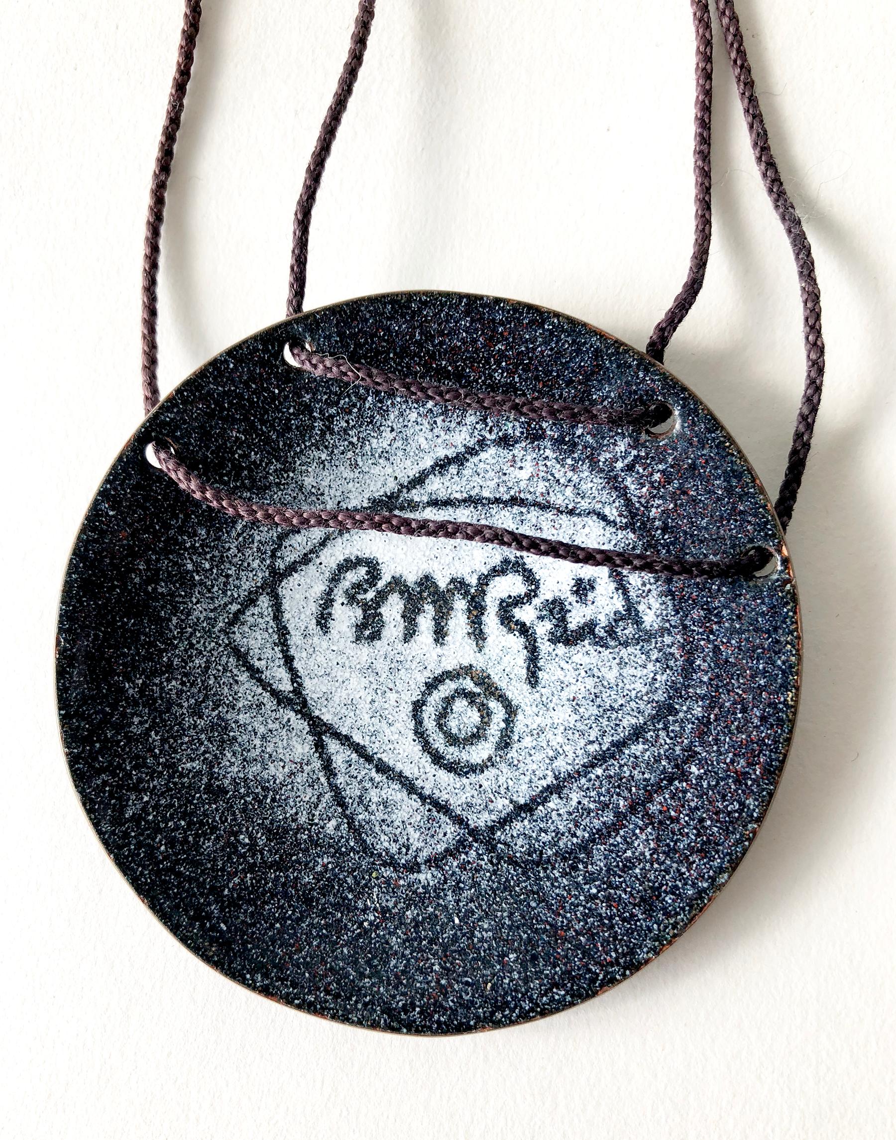 Barney Reid, collier pendentif moderniste abstrait californien en émail Bon état - En vente à Palm Springs, CA