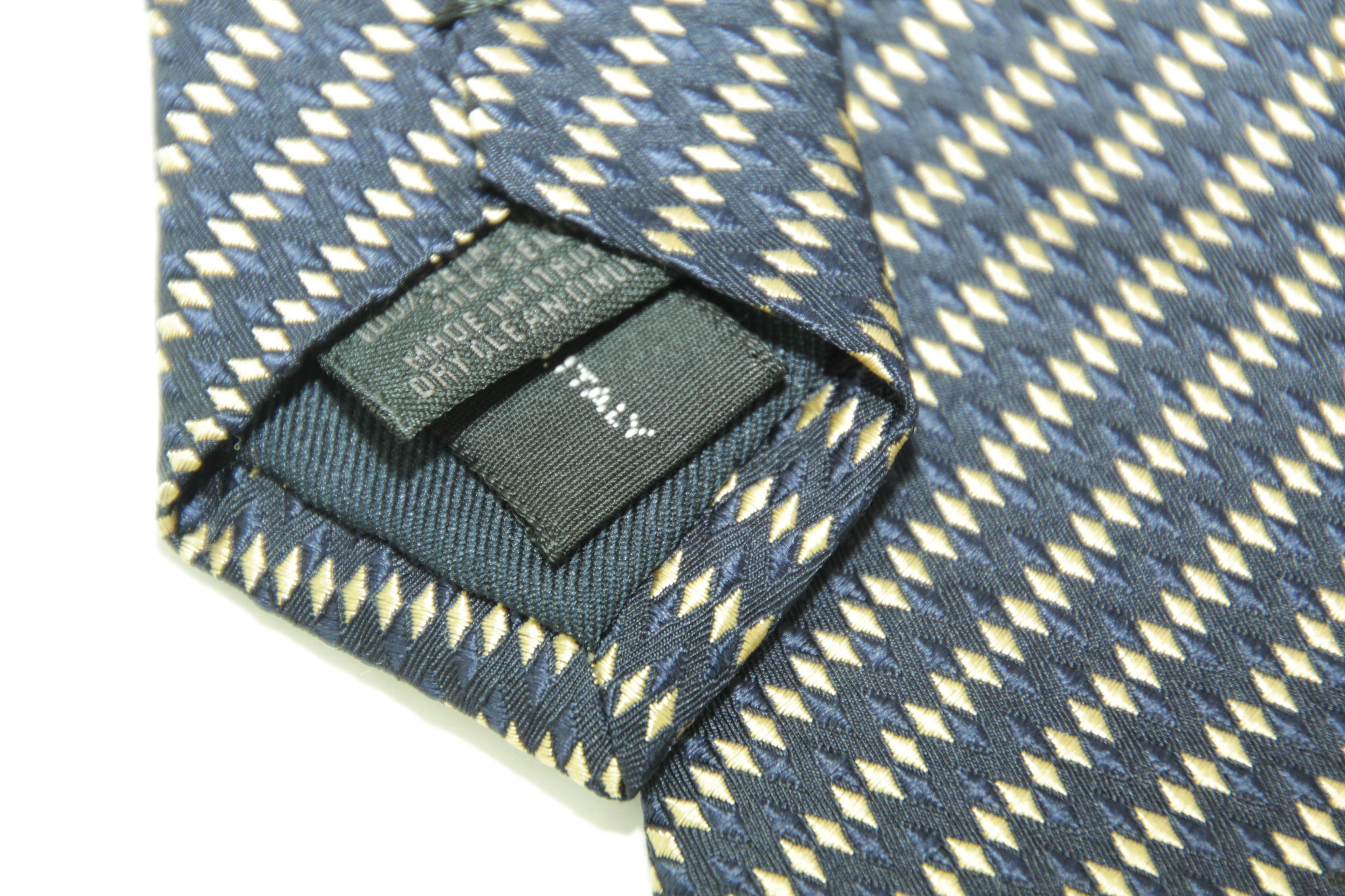 Barneys New York Made in Italy Neck Tie In Good Condition For Sale In North Hollywood, CA