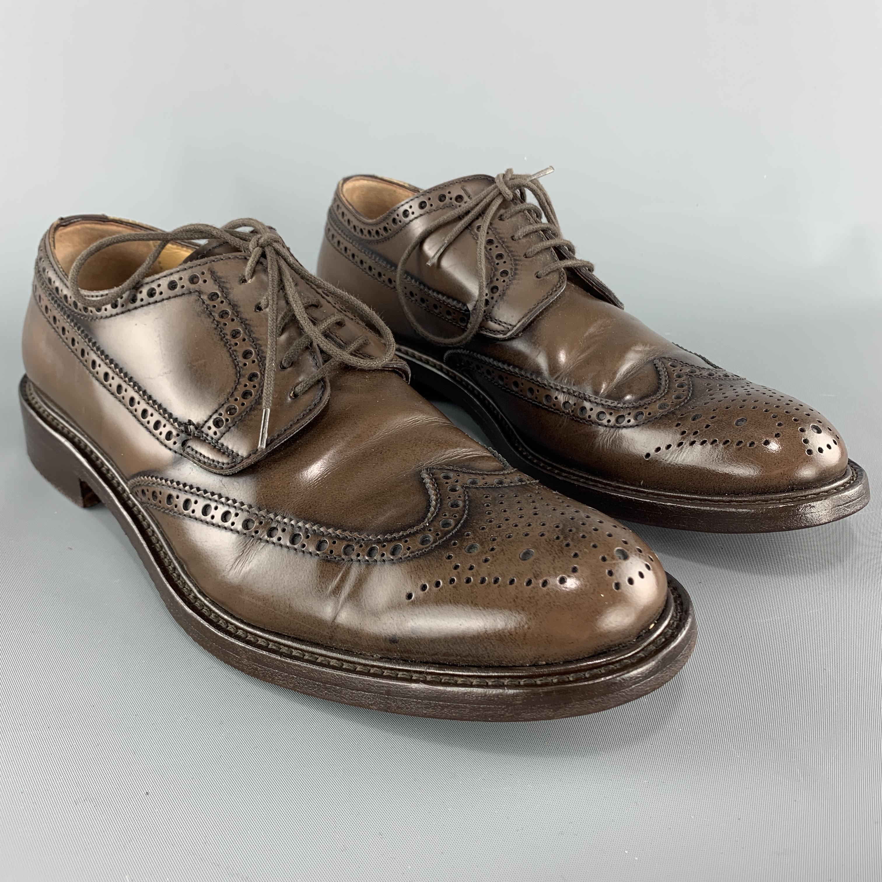 BARNEY'S NEW YORK dress shoes come in taupe brown patent leather with brogueing throughout and a wingtip toe with medallion. Made in Italy.

Good Pre-Owned Condition.
Marked: US 8.5 M

Outsole: 12 x 4.5 in.