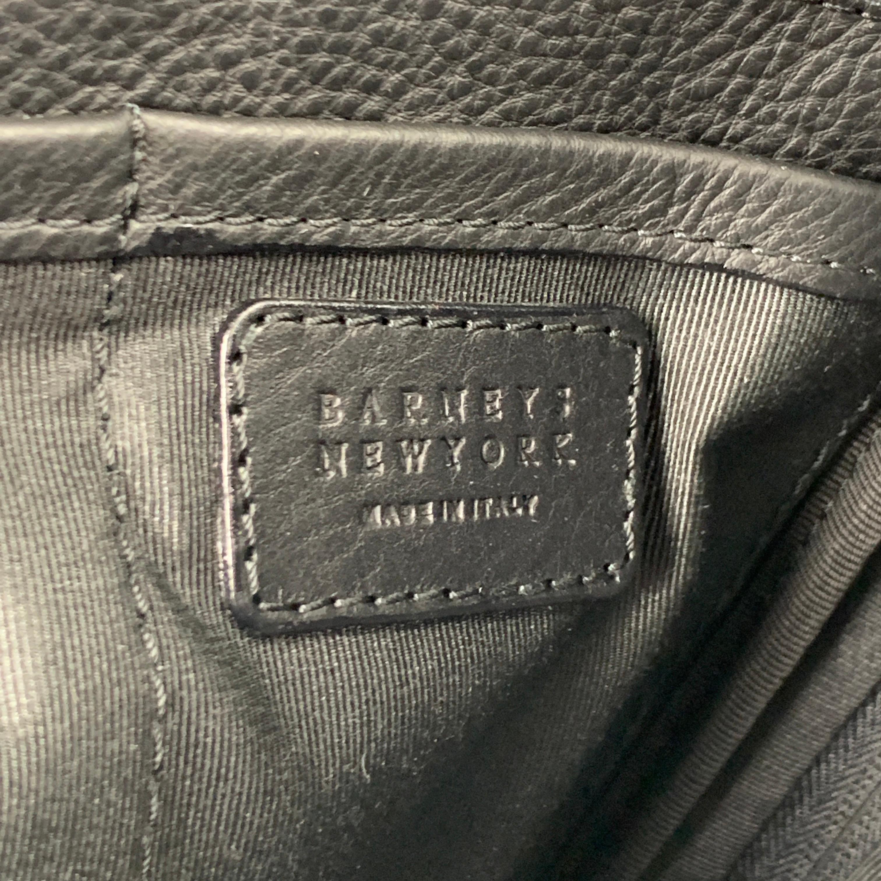 BARNEY'S NEW YORK Size One Size Black Pebble Grain Leather Crossbody Bag In Good Condition In San Francisco, CA