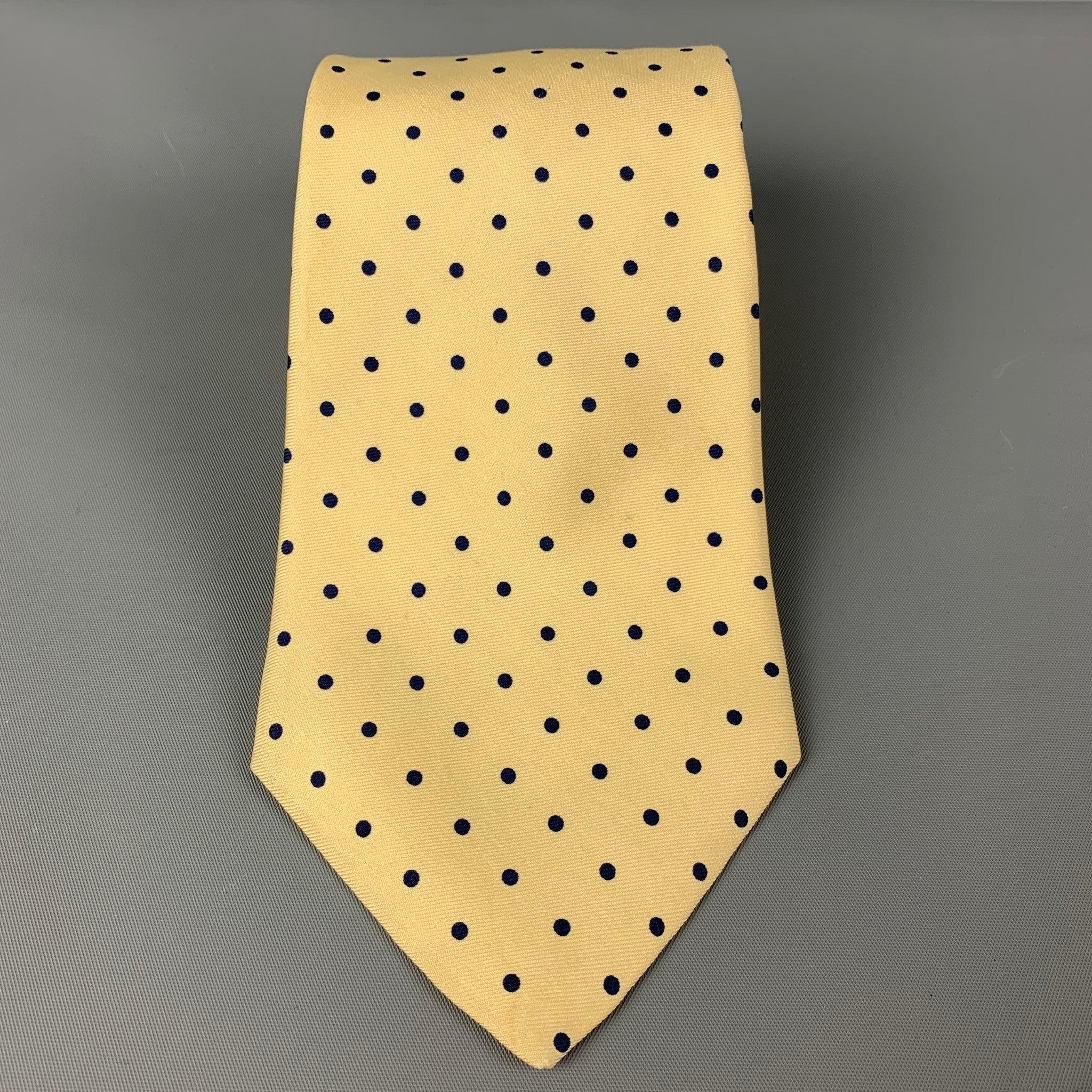 BARNEY'S NEW YORK
 necktie comes in a yellow & navy twill with a all over polka dot print. Good Pre-Owned Condition.Width: 4 inches 
  
  
  
 Sui Generis Reference: 117008
 Category: Tie
 More Details
  
 Brand: BARNEY'S NEW YORK
 Color: Yellow &