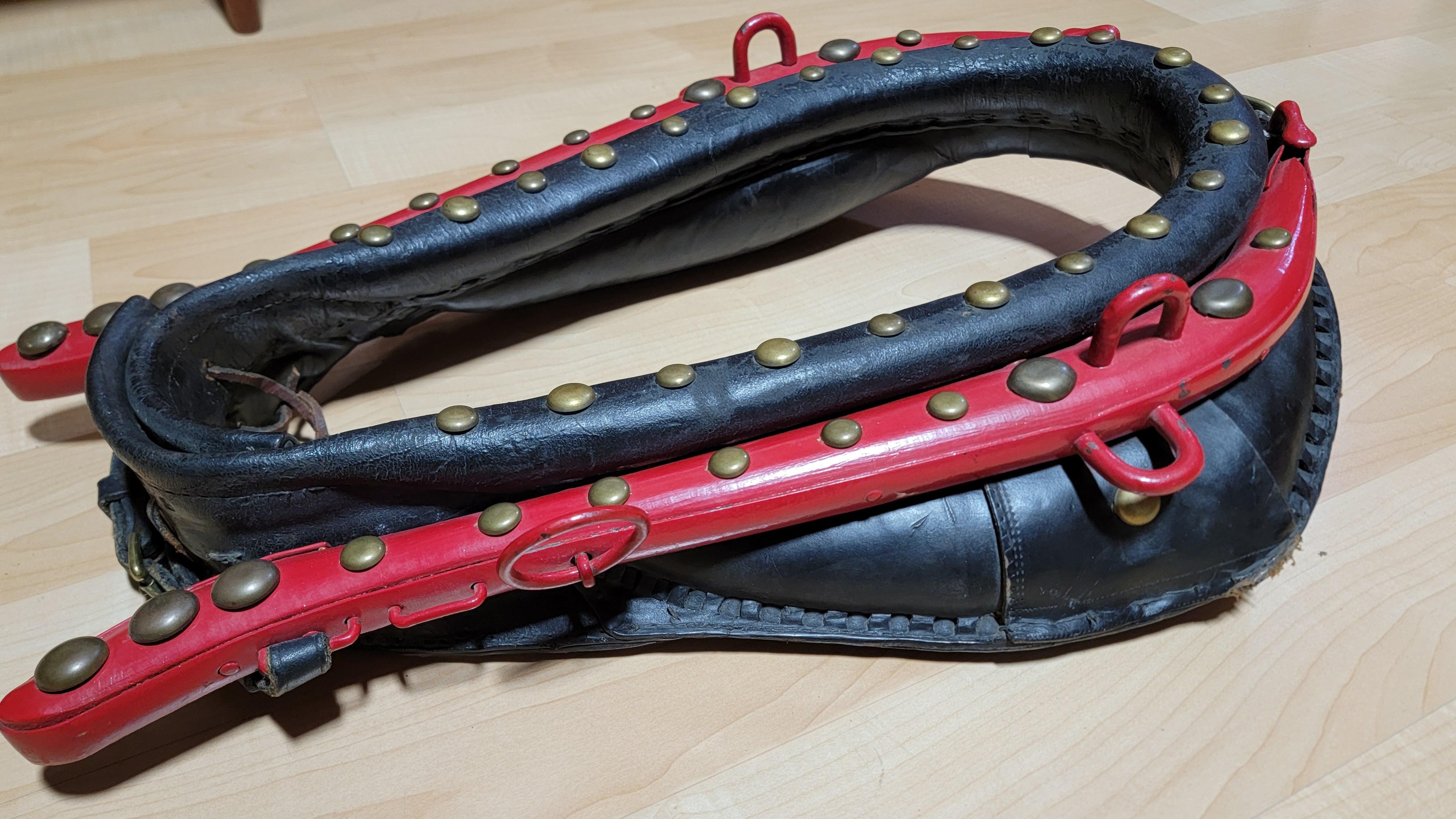 Barnum & Bailey Circus Horse Collar In Good Condition For Sale In Fulton, CA