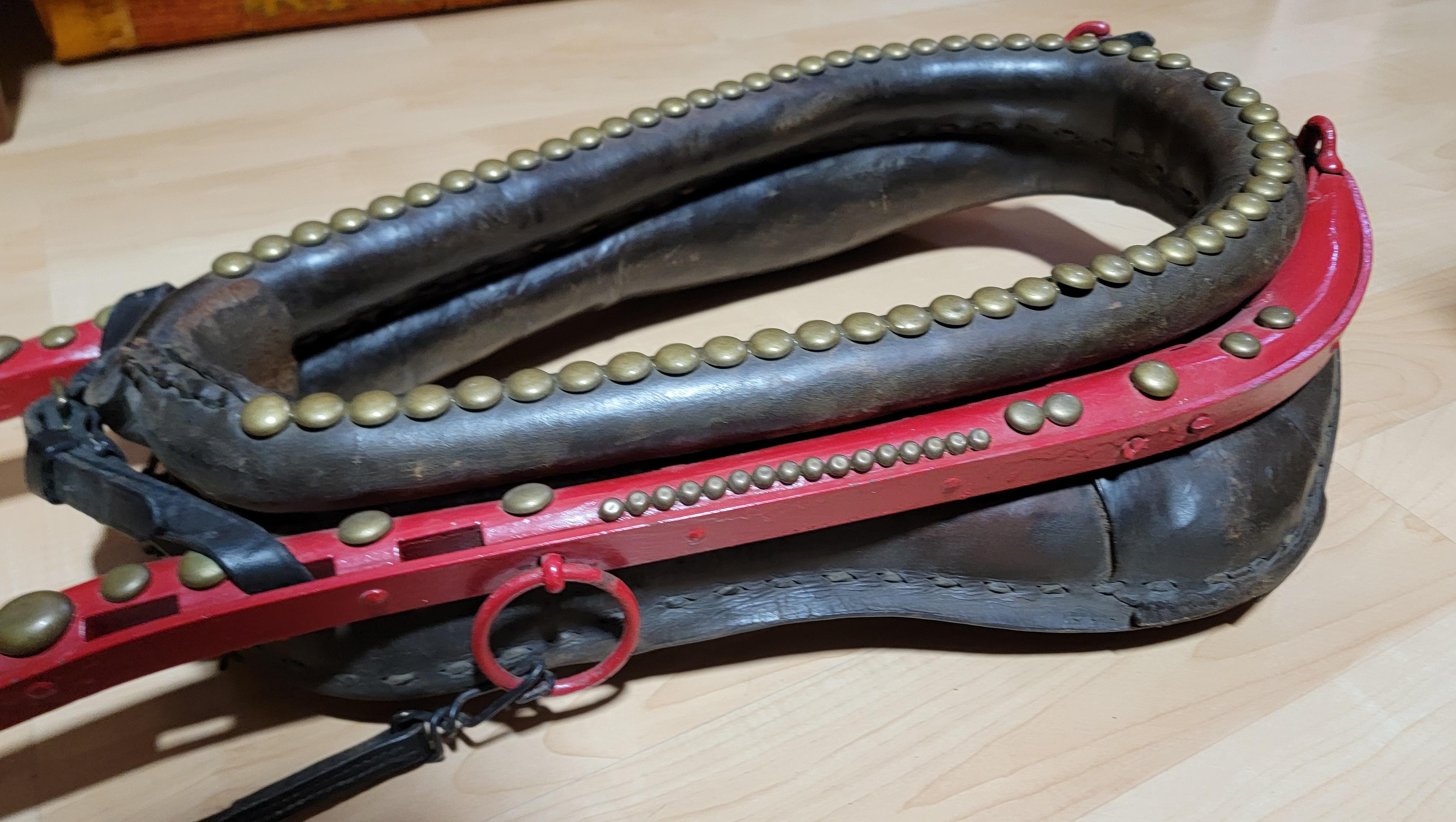 Barnum & Bailey Circus Horse Collar In Good Condition For Sale In Fulton, CA