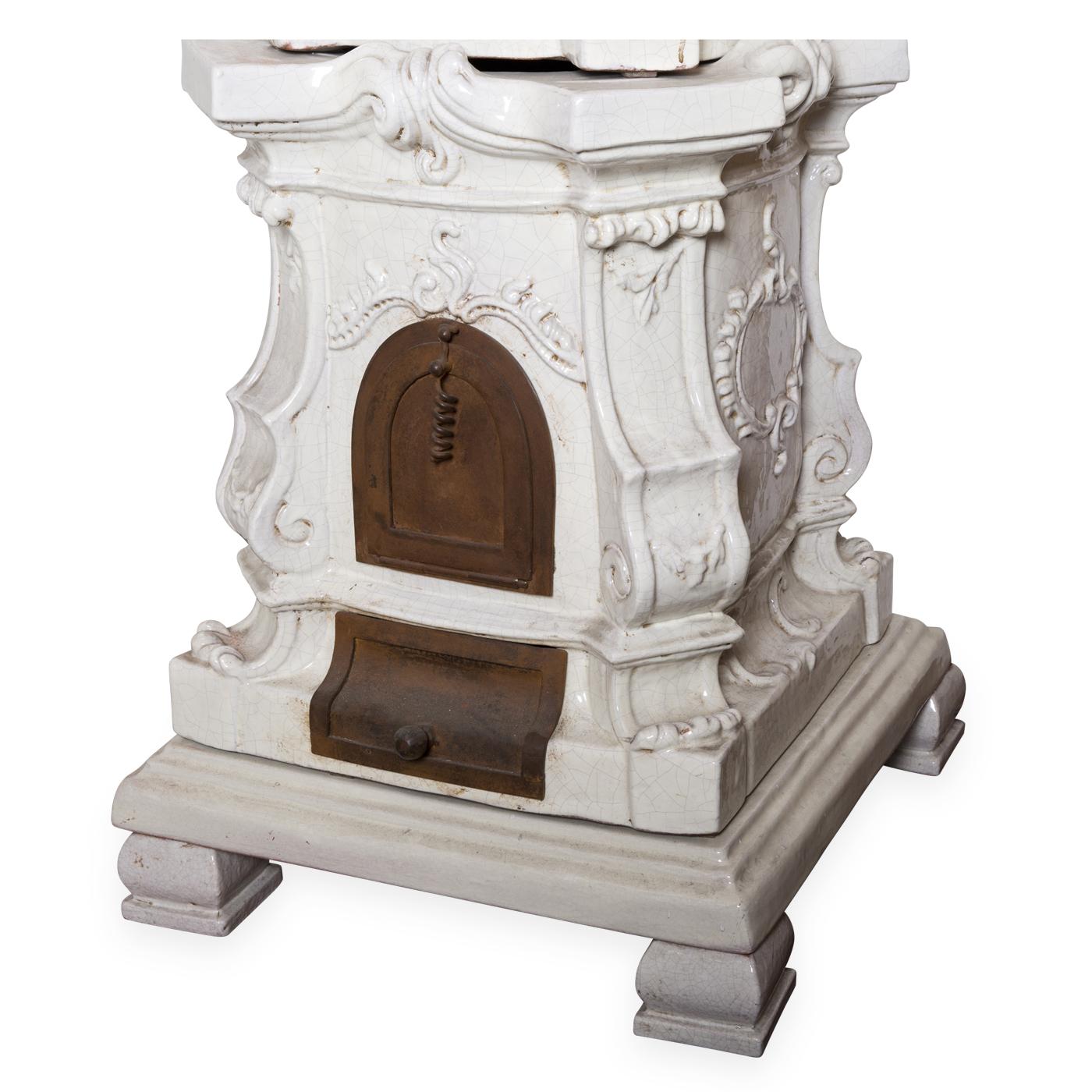A smaller version of the Venetian baroque stove in elegant white ceramic, entirely handcrafted by the master ceramists of Manetti and Masini. The stove is made in genuine tin glaze and decorated following time-honored maiolica