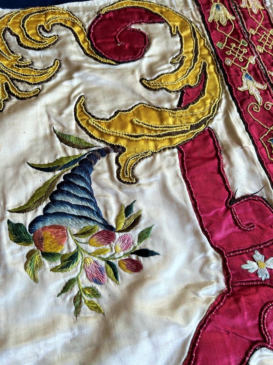 Barocco Embroidered and Applied Satin Italian Hanging - Venice Circa 1720 For Sale 8