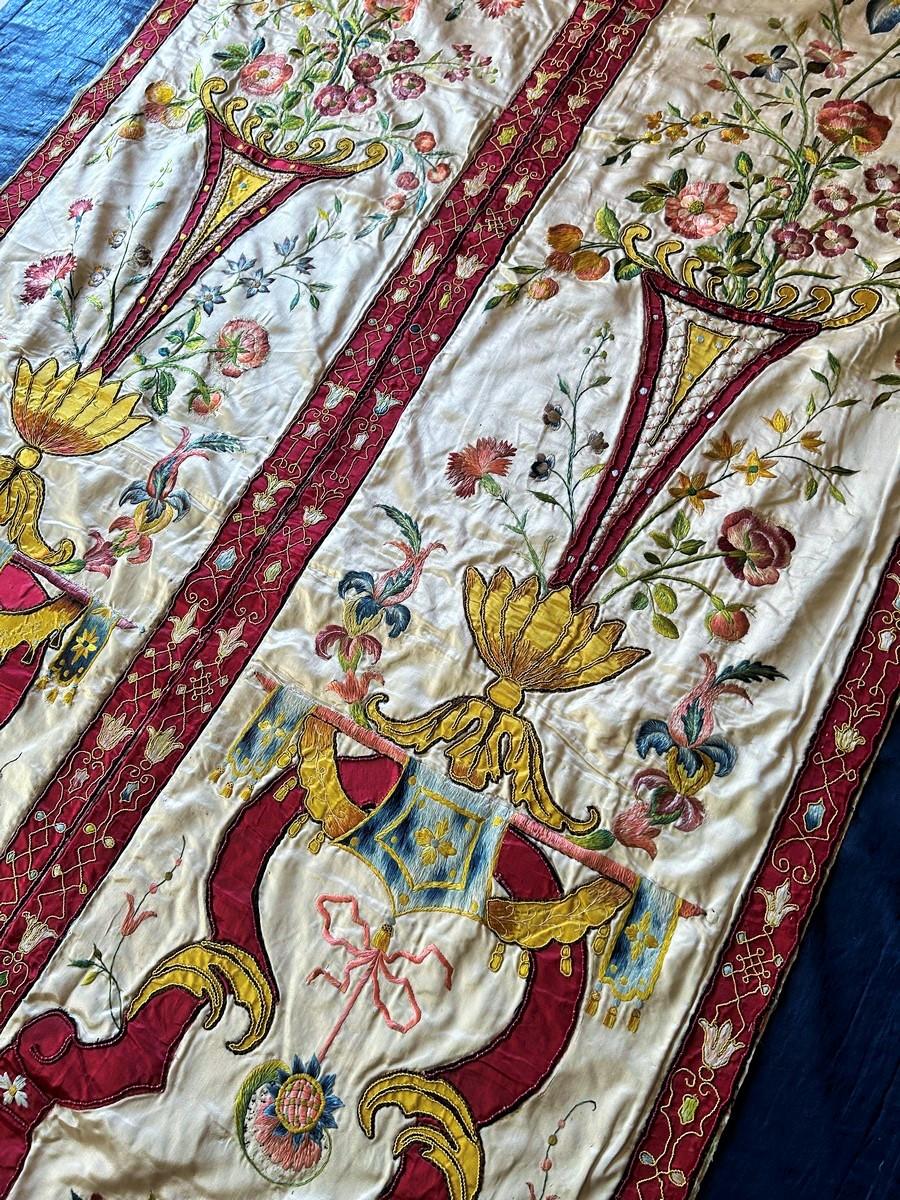 Barocco Embroidered and Applied Satin Italian Hanging - Venice Circa 1720 For Sale 9