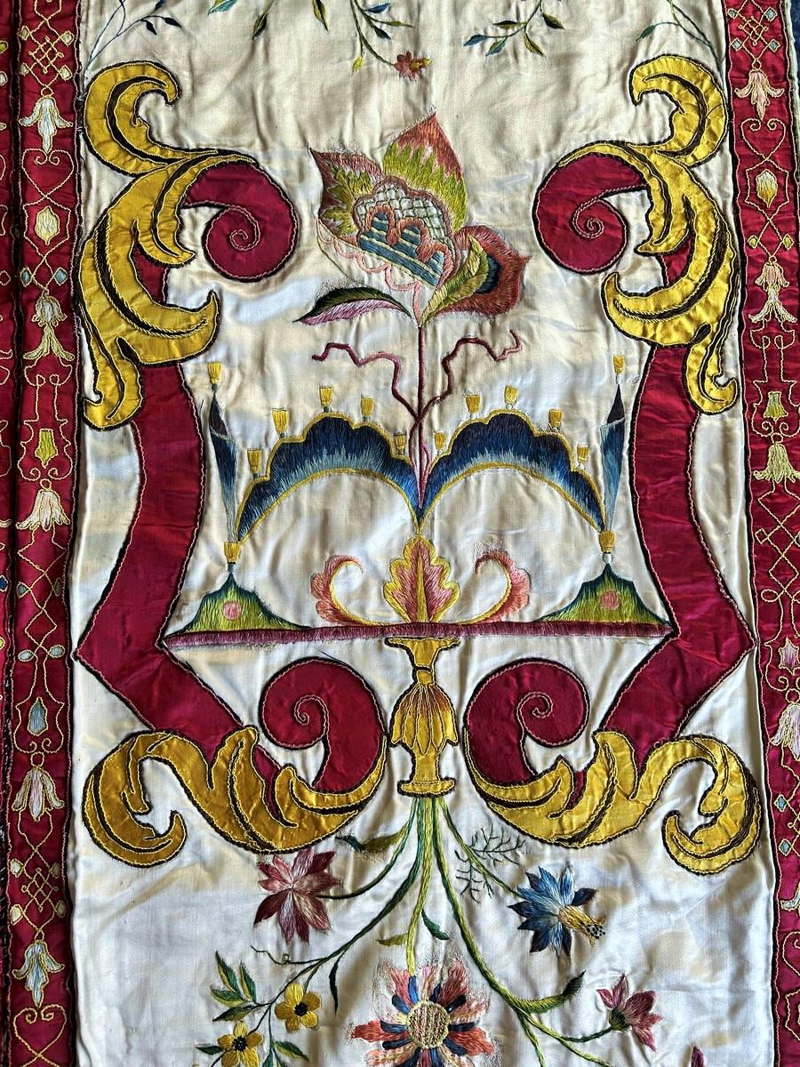 Barocco Embroidered and Applied Satin Italian Hanging - Venice Circa 1720 For Sale 3