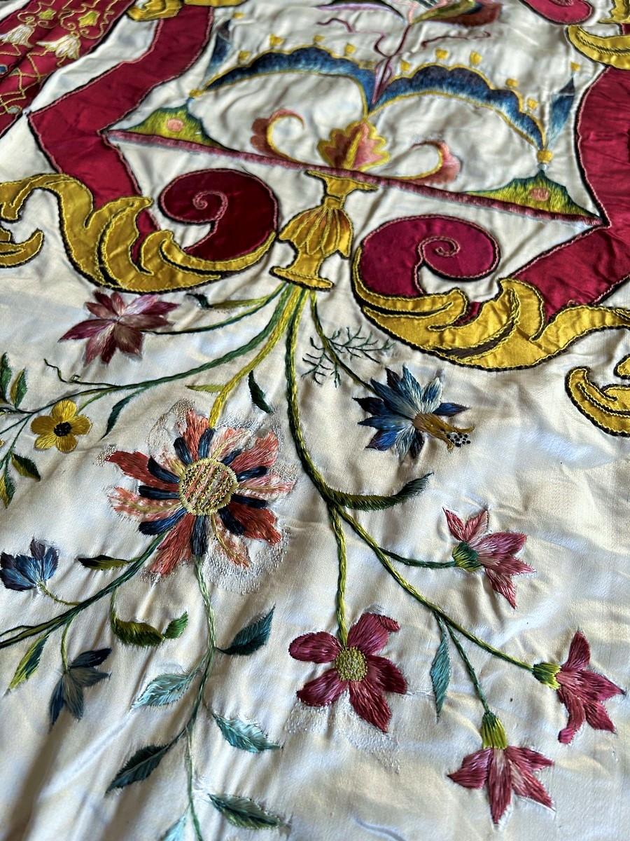 Barocco Embroidered and Applied Satin Italian Hanging - Venice Circa 1720 For Sale 4