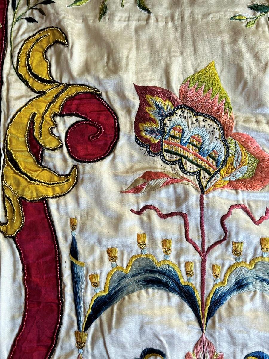 Barocco Embroidered and Applied Satin Italian Hanging - Venice Circa 1720 For Sale 5