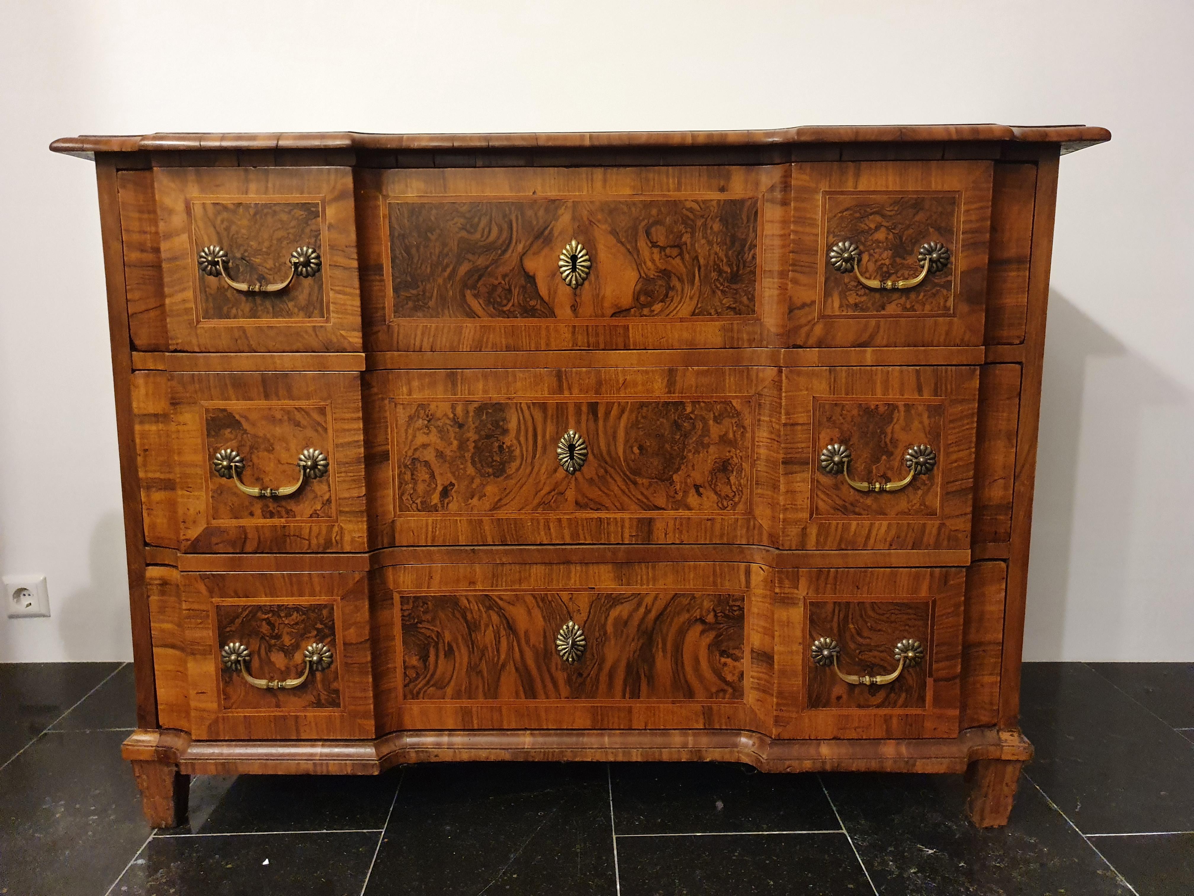 German Barockkommode 18. Jahrhundert Süddeutschland For Sale