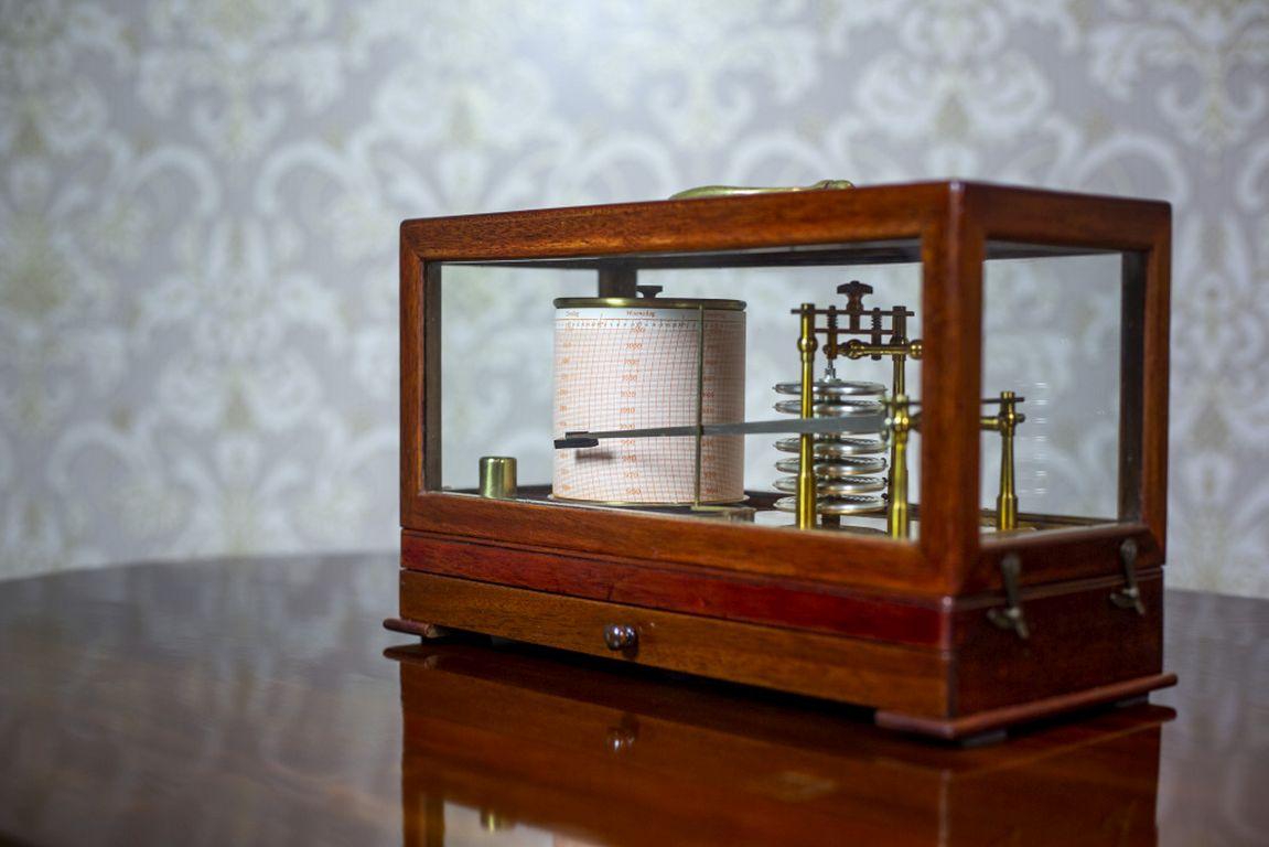 Barograph from the Turn of the 19th and 20th Centuries In Good Condition In Opole, PL