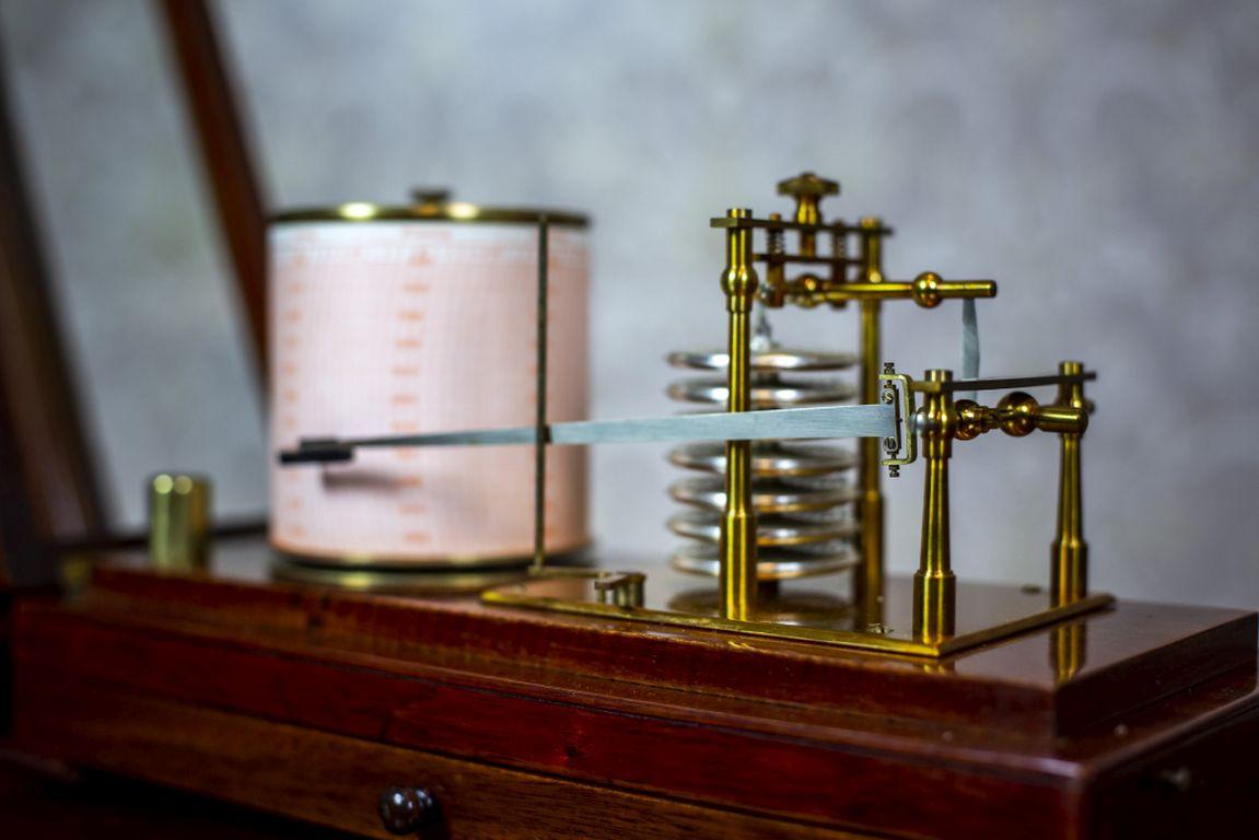 Barograph from the Turn of the 19th and 20th Centuries 2