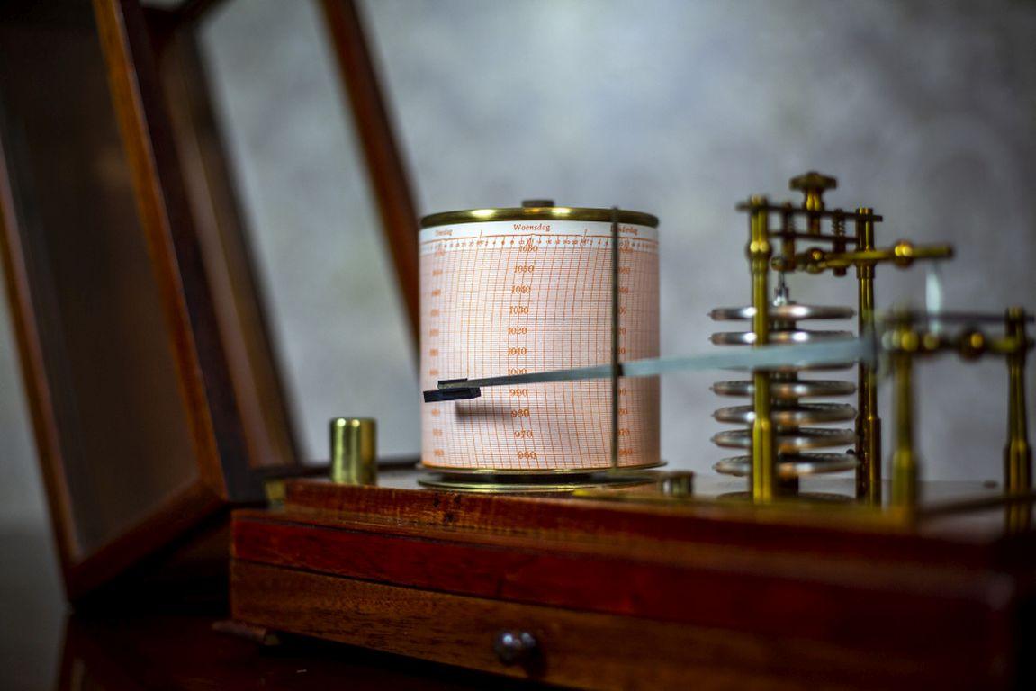 Barograph from the Turn of the 19th and 20th Centuries 3