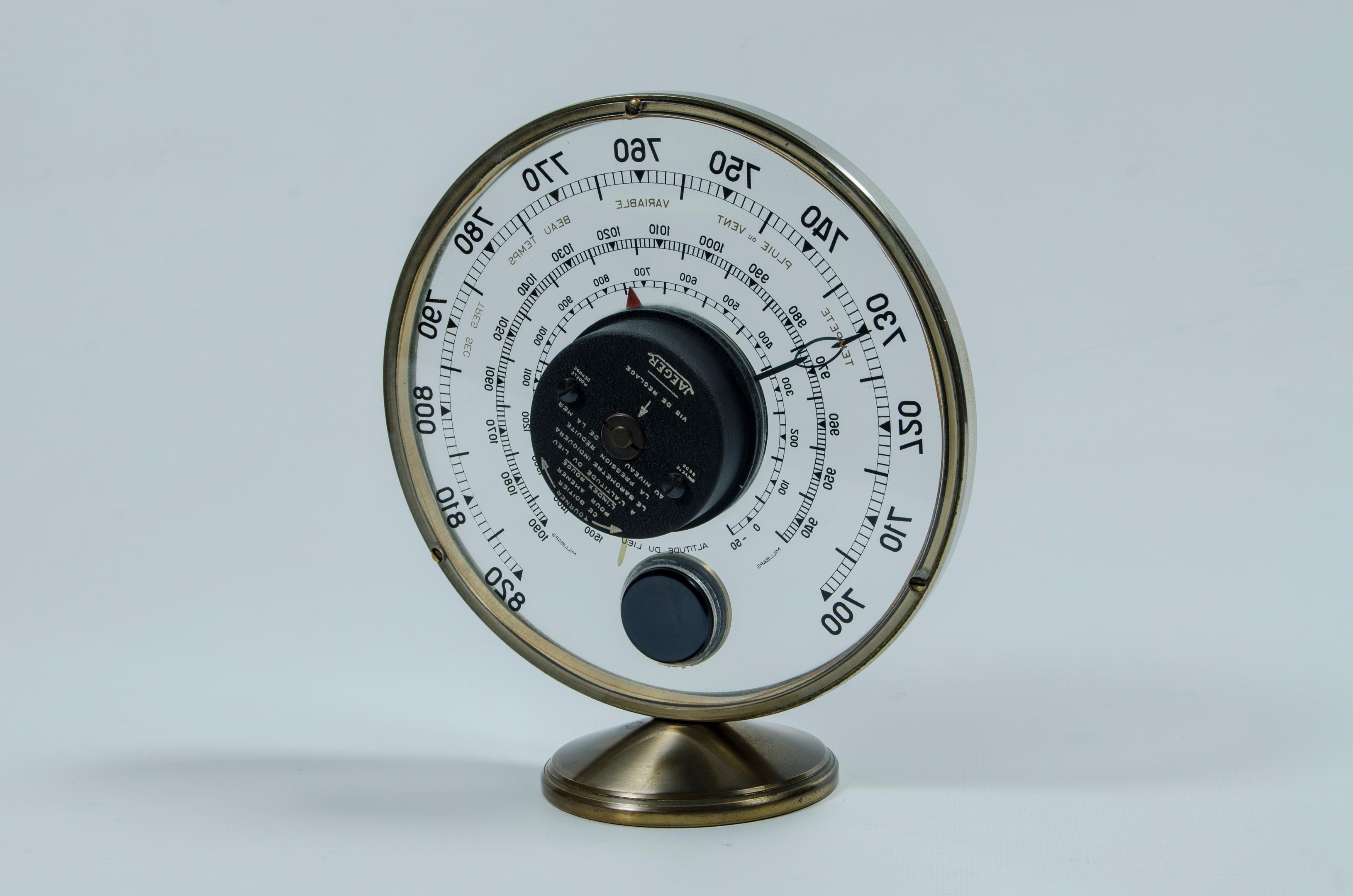 Barometer and thermometer Jaeger
circa 1950 table piece
French manufacture
perfect condition
- Working.