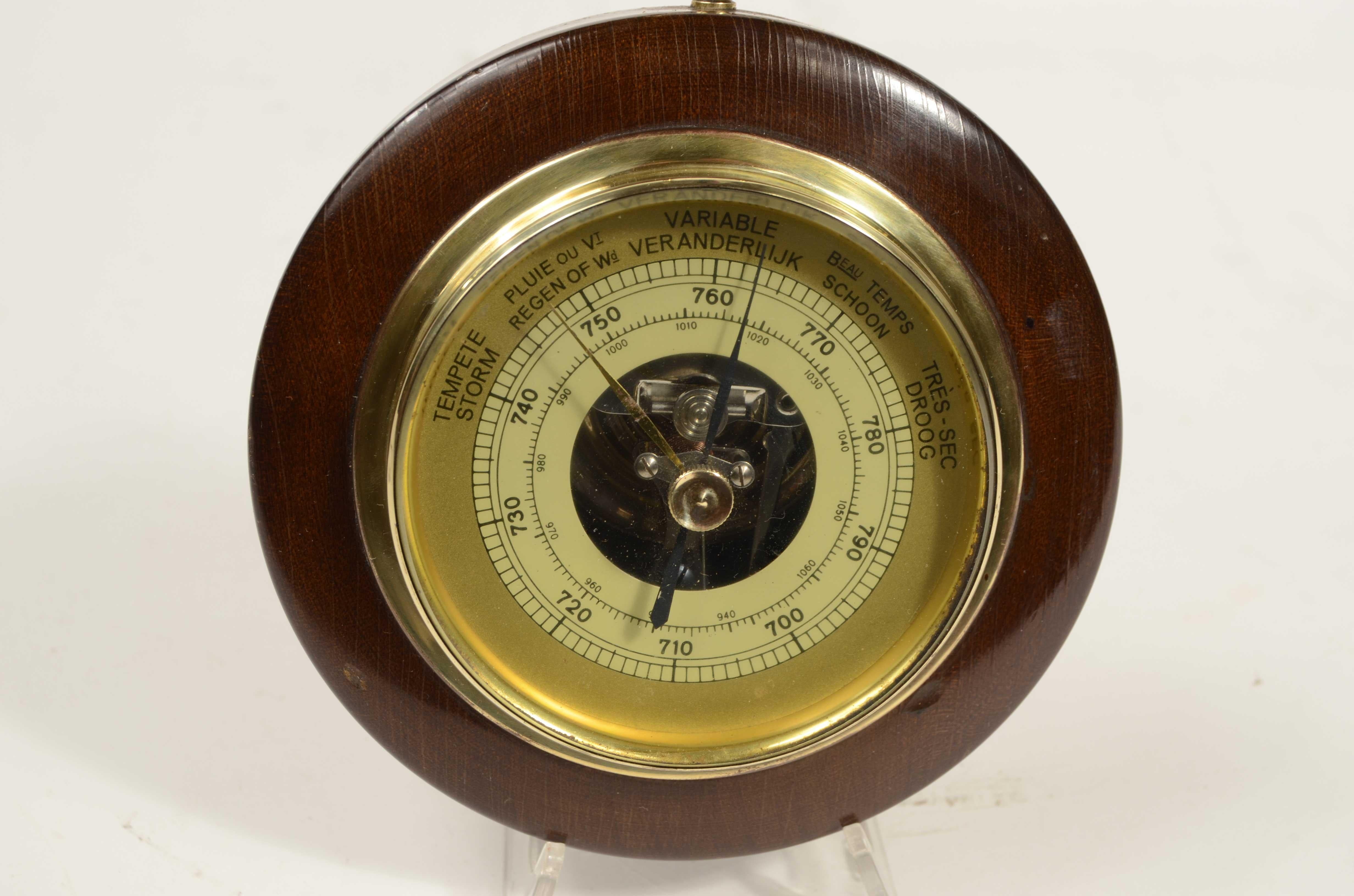20th Century Baromètre anéroïde allemand  des années 1950 en bois tourné, laiton et verre en vente