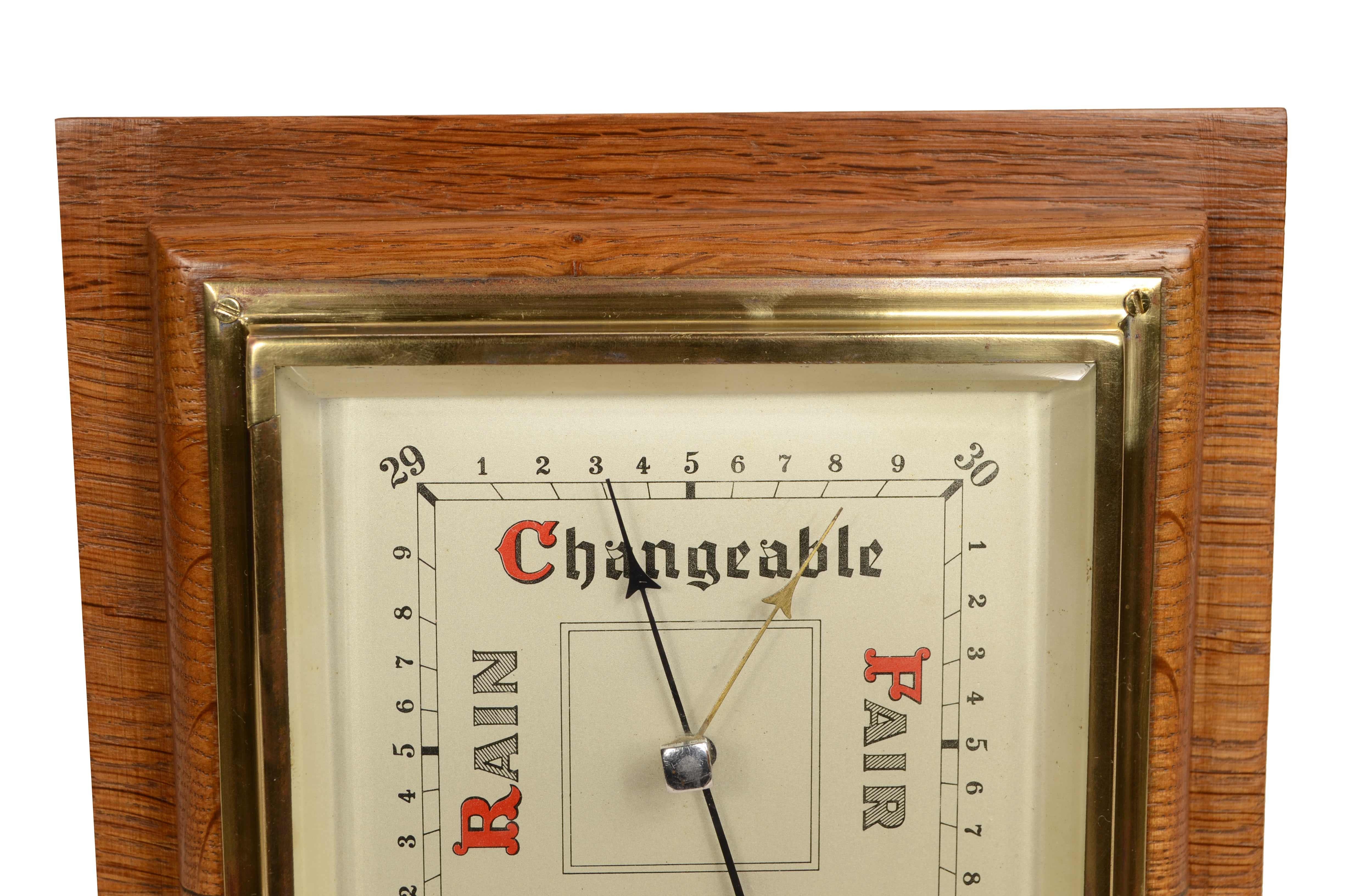 English wall barometer with a square shape made of oak from the 1940s In Good Condition For Sale In Milan, IT